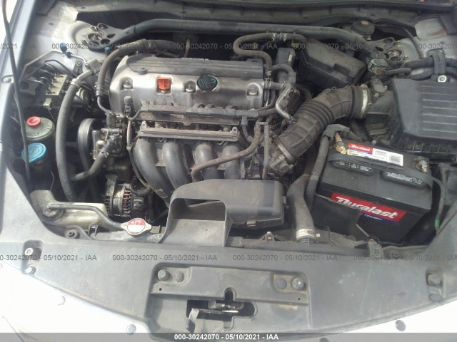 Photo 9 VIN: 1HGCS1B81AA012834 - HONDA ACCORD CPE 