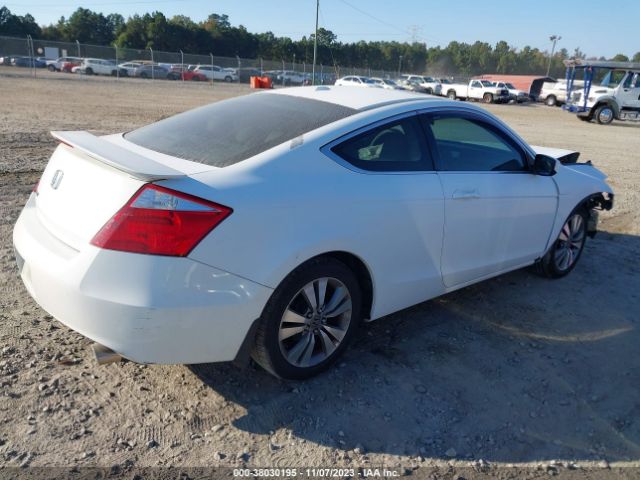 Photo 3 VIN: 1HGCS1B81AA014664 - HONDA ACCORD 