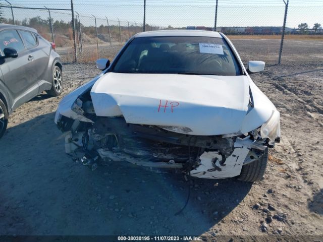 Photo 5 VIN: 1HGCS1B81AA014664 - HONDA ACCORD 