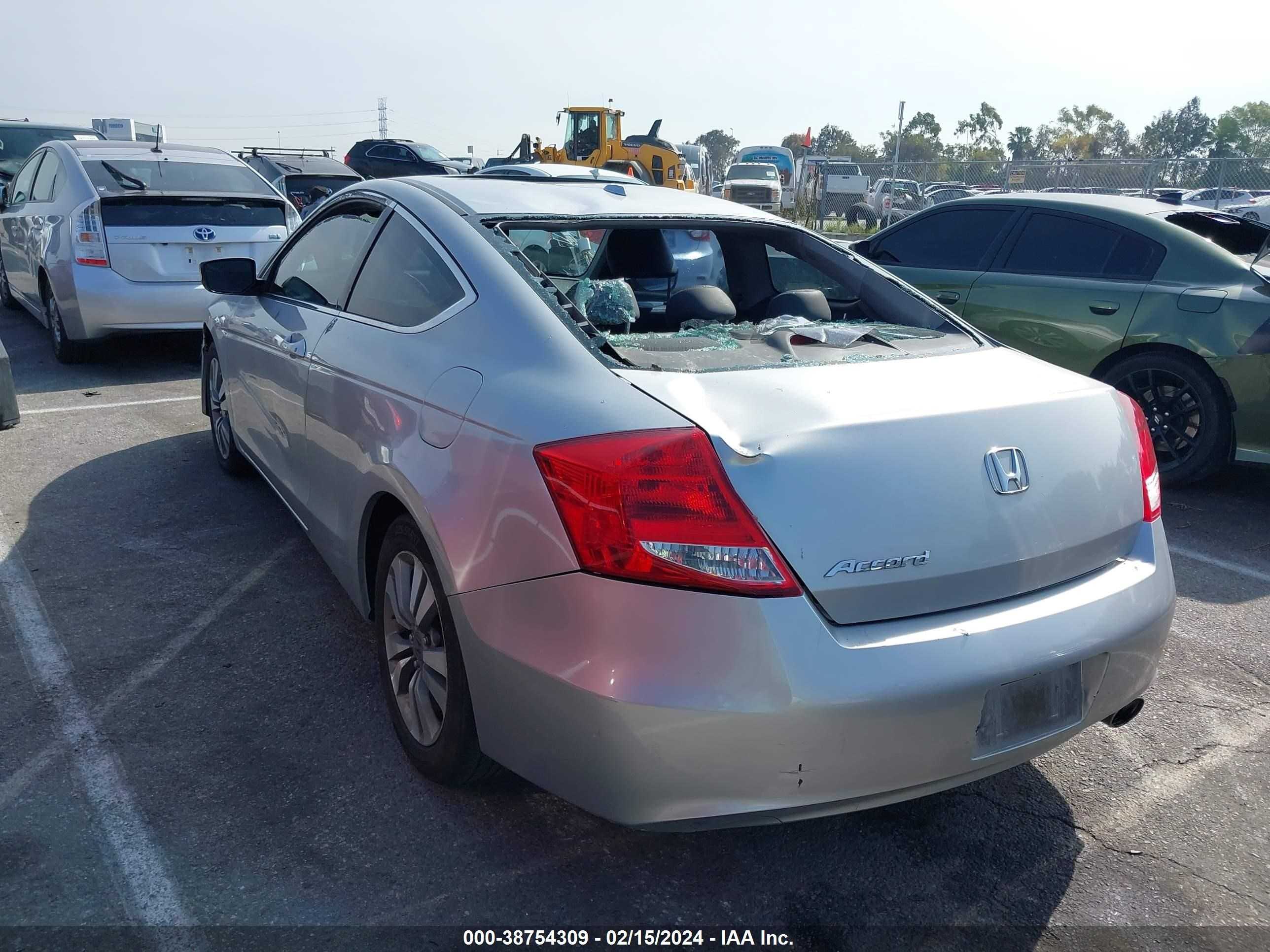 Photo 5 VIN: 1HGCS1B81CA006423 - HONDA ACCORD 