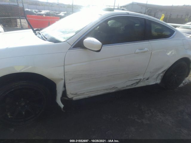 Photo 5 VIN: 1HGCS1B82AA012325 - HONDA ACCORD CPE 