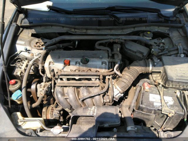 Photo 9 VIN: 1HGCS1B83AA011958 - HONDA ACCORD CPE 