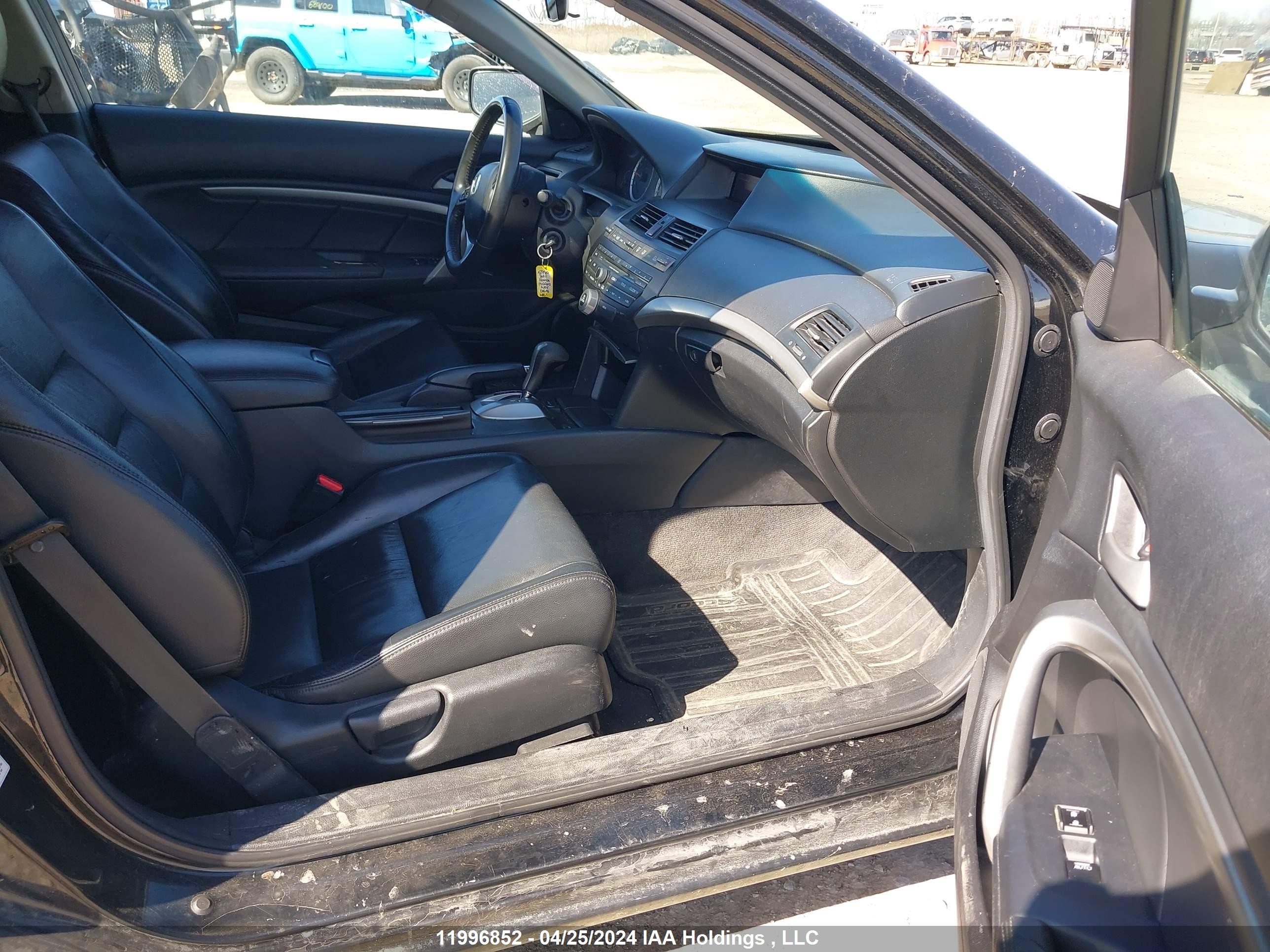 Photo 4 VIN: 1HGCS1B83BA800807 - HONDA ACCORD 