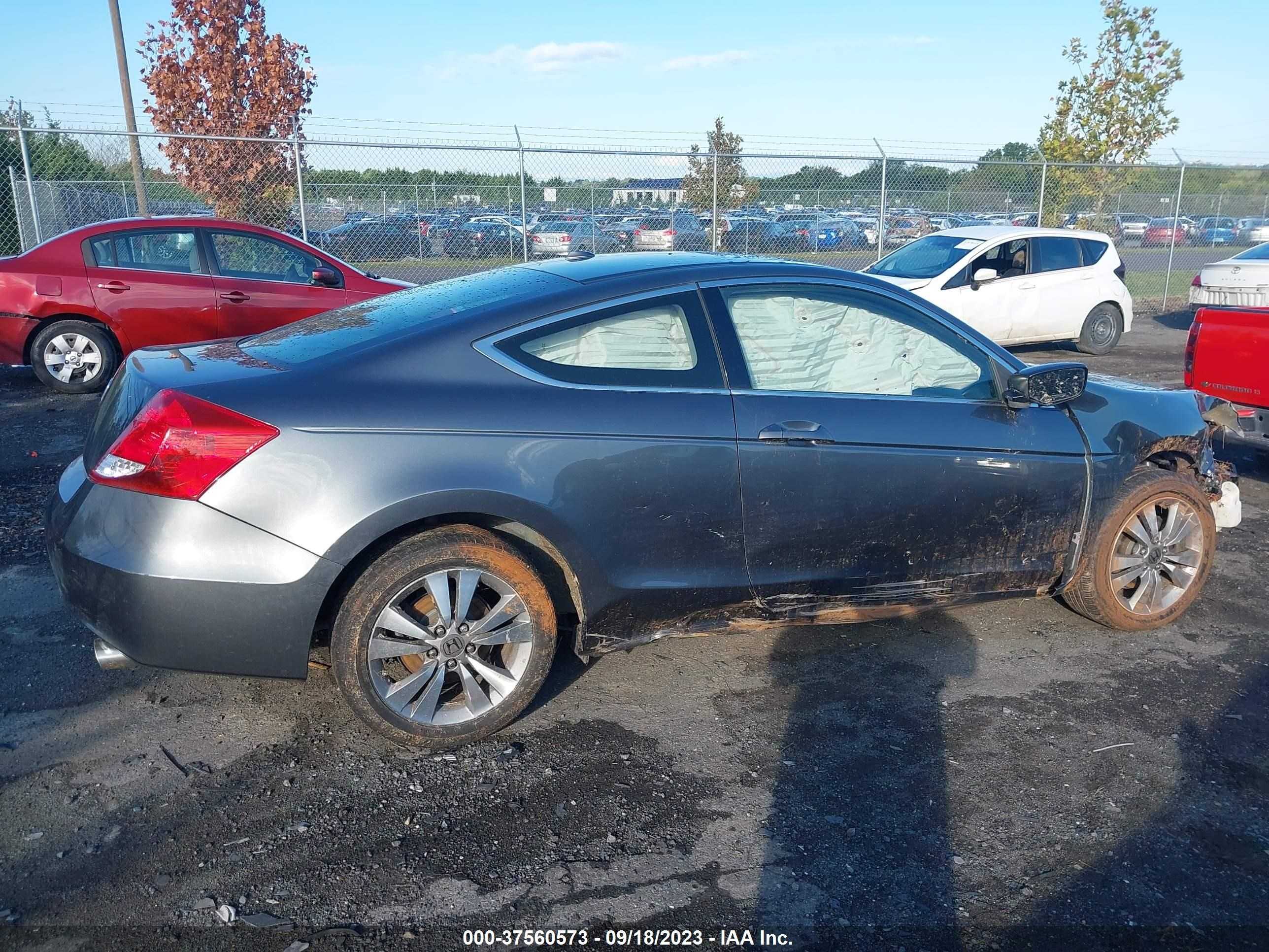 Photo 13 VIN: 1HGCS1B84BA011355 - HONDA ACCORD 