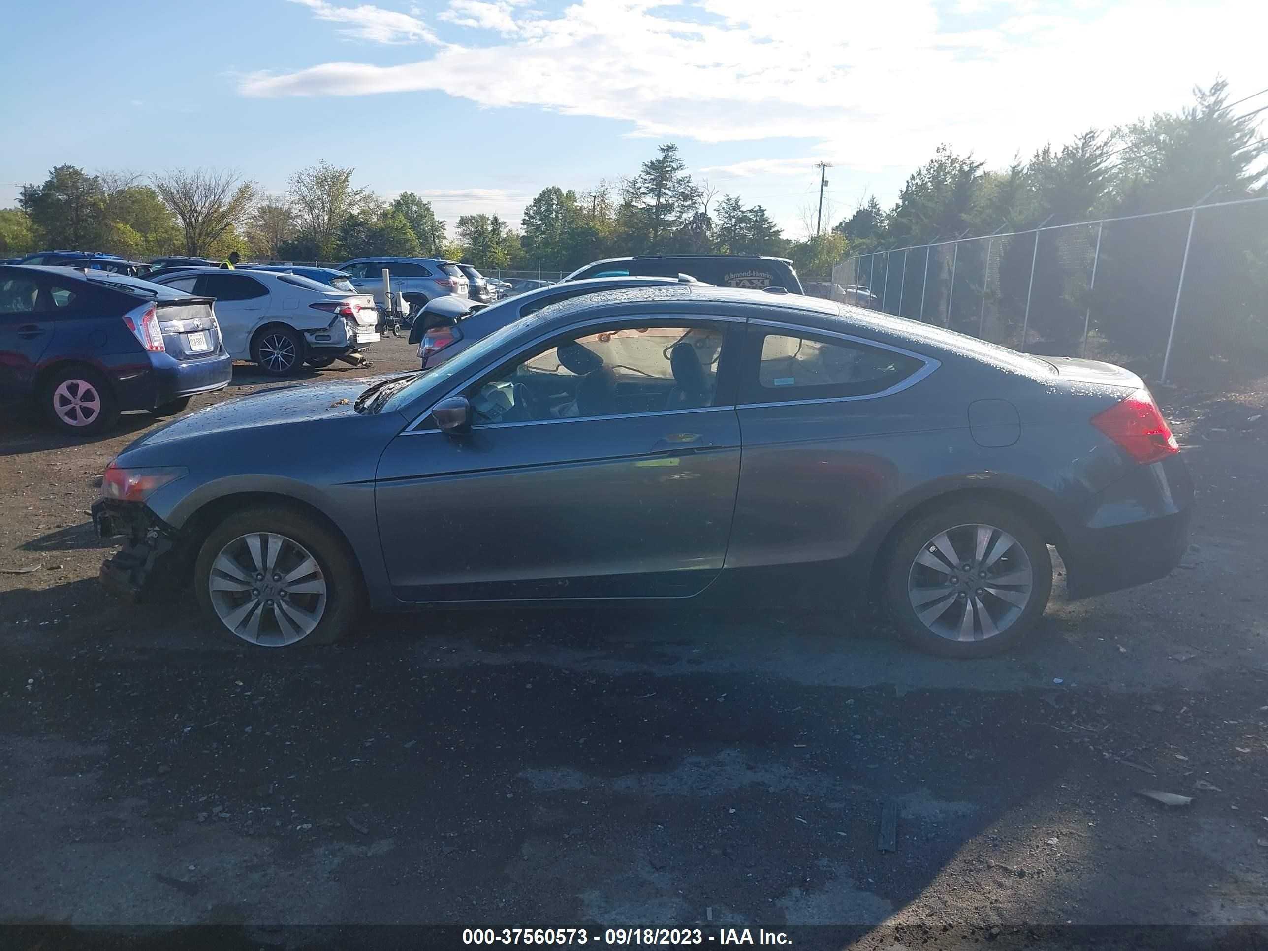 Photo 14 VIN: 1HGCS1B84BA011355 - HONDA ACCORD 