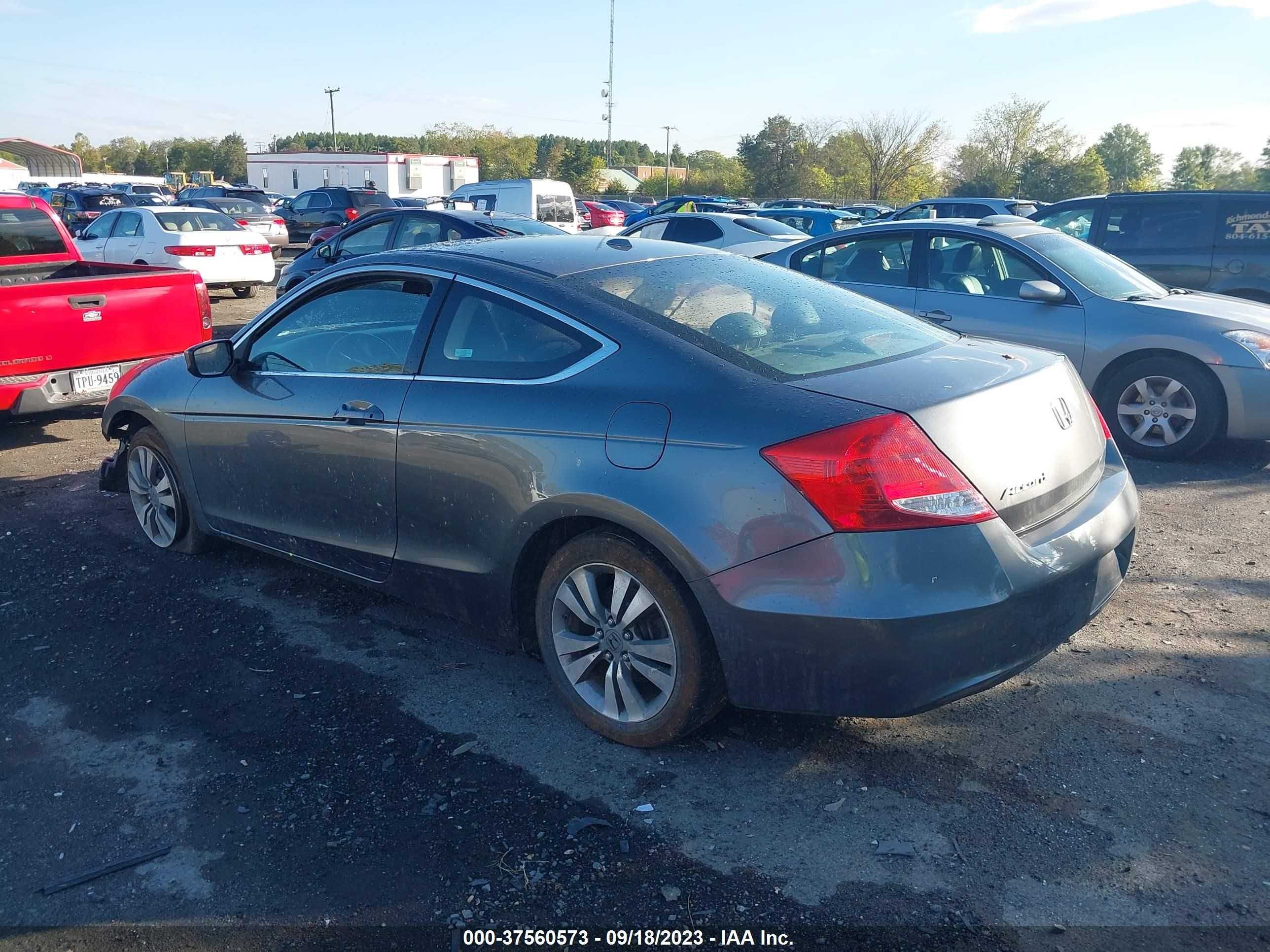 Photo 2 VIN: 1HGCS1B84BA011355 - HONDA ACCORD 