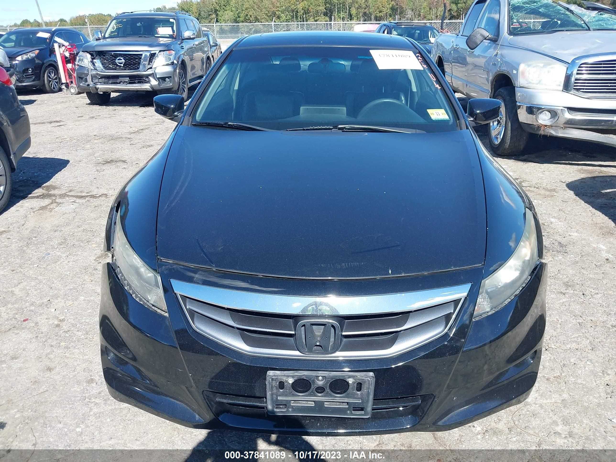 Photo 11 VIN: 1HGCS1B84CA000583 - HONDA ACCORD 