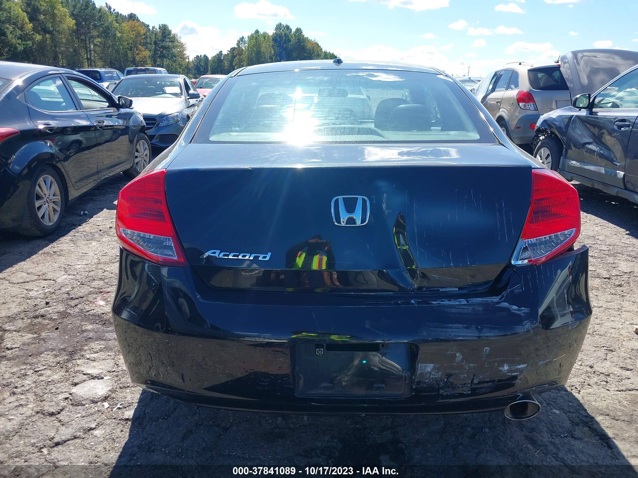 Photo 15 VIN: 1HGCS1B84CA000583 - HONDA ACCORD 