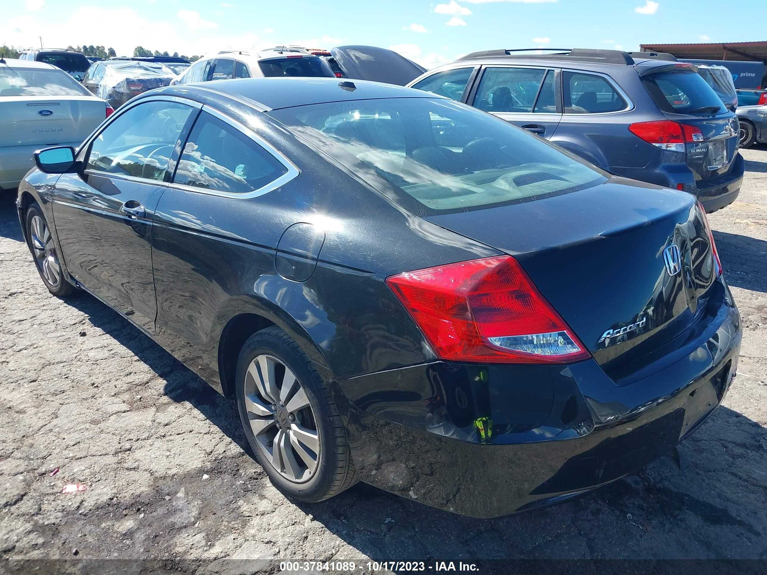 Photo 2 VIN: 1HGCS1B84CA000583 - HONDA ACCORD 