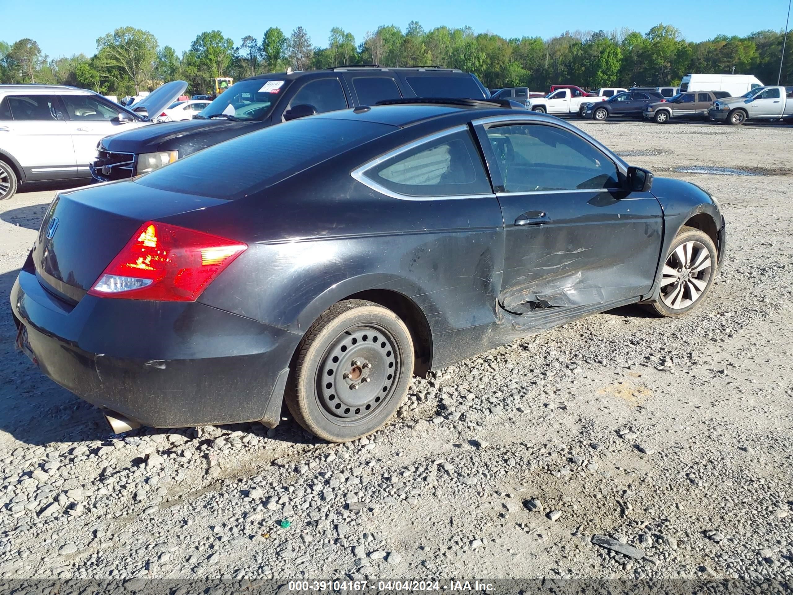 Photo 3 VIN: 1HGCS1B86BA012717 - HONDA ACCORD 