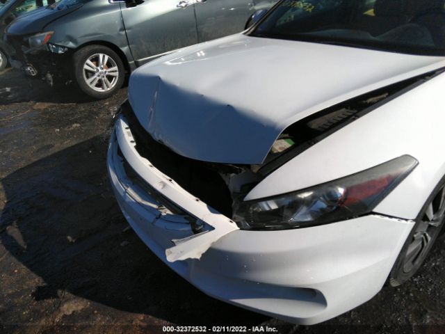 Photo 5 VIN: 1HGCS1B86CA012931 - HONDA ACCORD CPE 