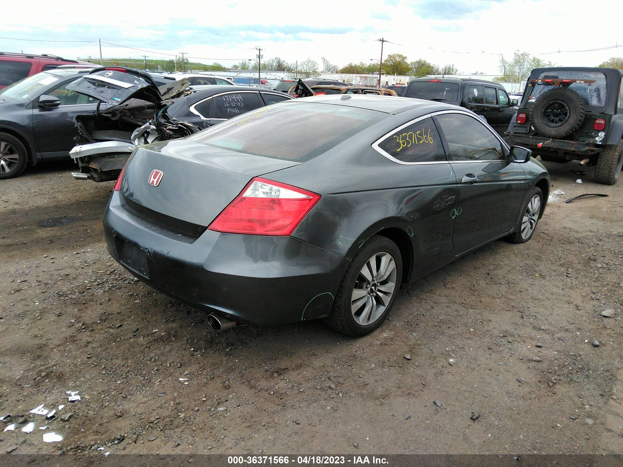 Photo 3 VIN: 1HGCS1B89AA015254 - HONDA ACCORD 