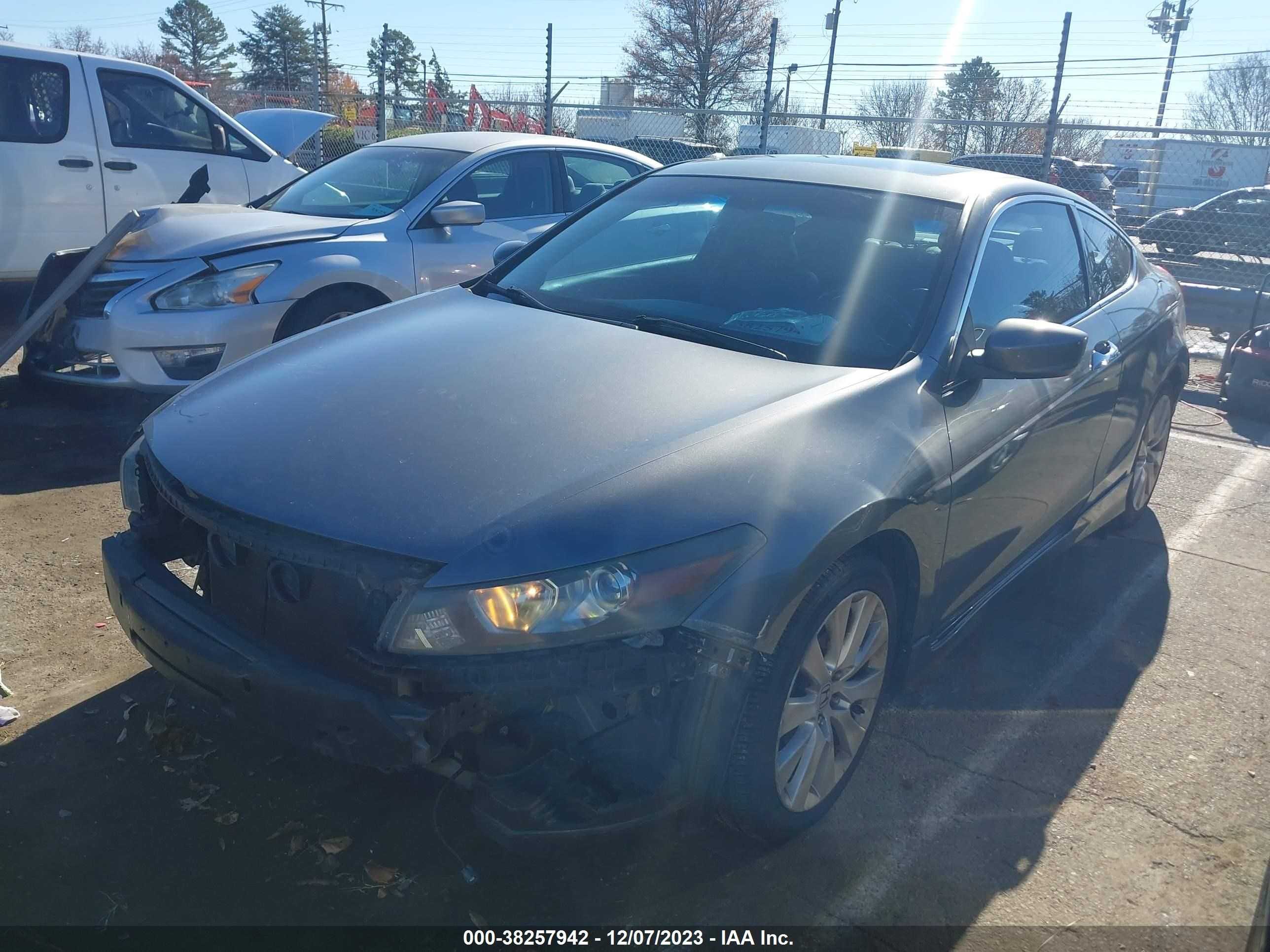 Photo 1 VIN: 1HGCS22809A003897 - HONDA ACCORD 