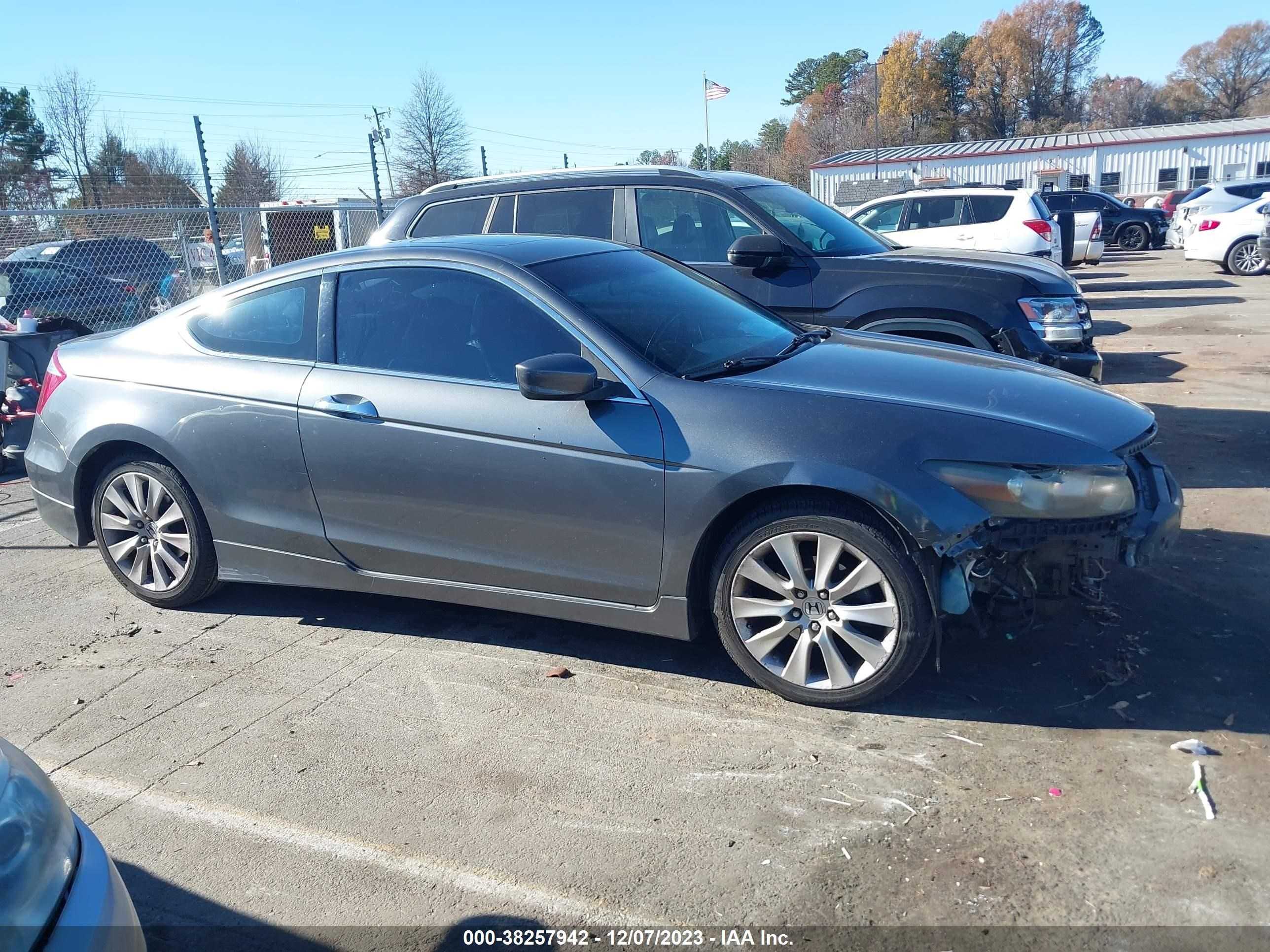 Photo 13 VIN: 1HGCS22809A003897 - HONDA ACCORD 