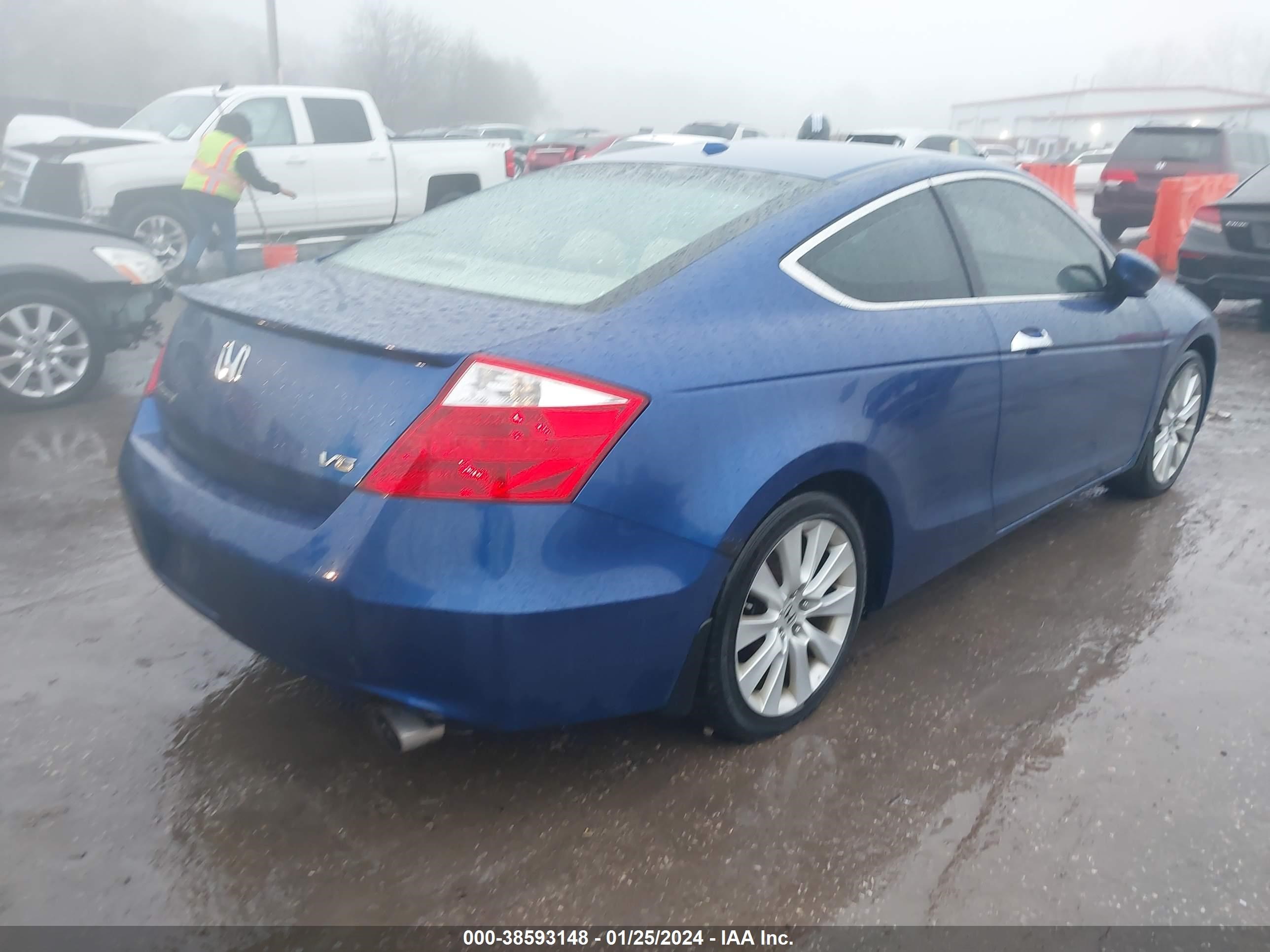 Photo 3 VIN: 1HGCS22819A006243 - HONDA ACCORD 