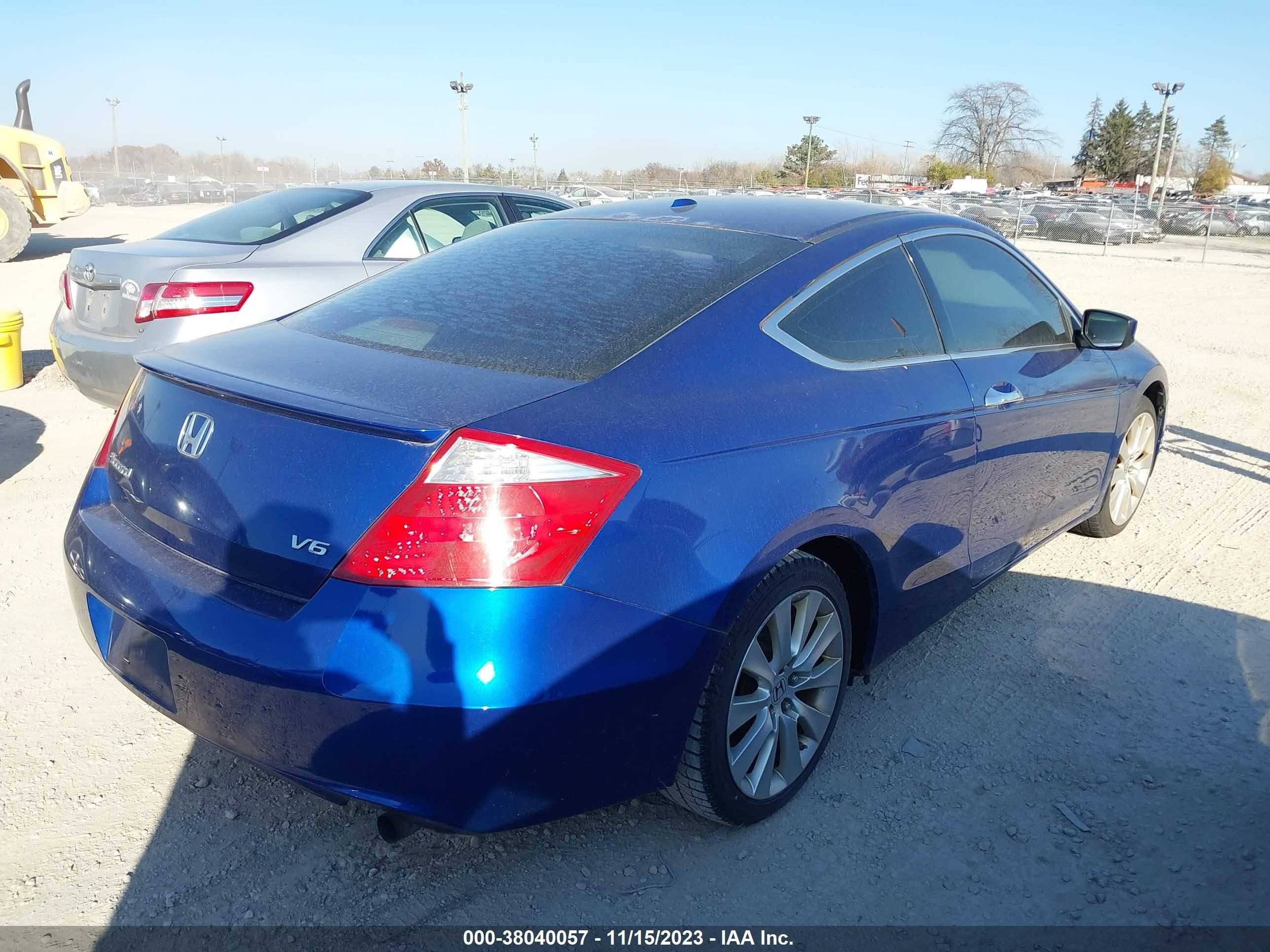 Photo 3 VIN: 1HGCS22898A004142 - HONDA ACCORD 