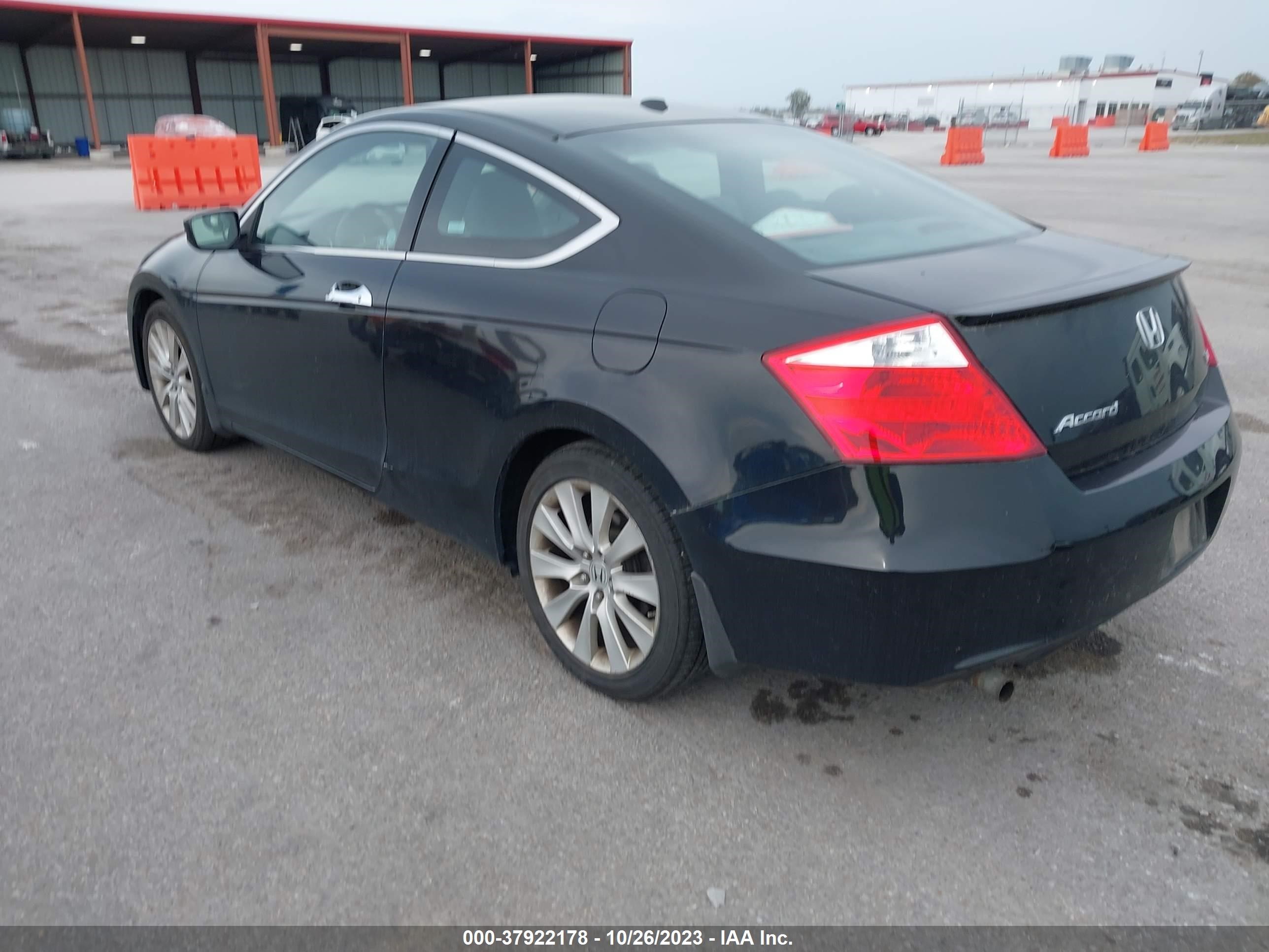 Photo 2 VIN: 1HGCS22899A007432 - HONDA ACCORD 