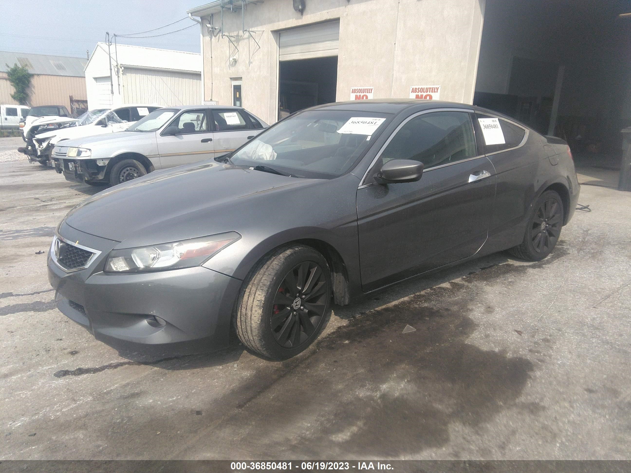 Photo 1 VIN: 1HGCS22899A009360 - HONDA ACCORD 