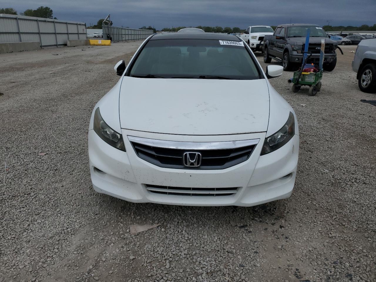 Photo 4 VIN: 1HGCS2A89BA004179 - HONDA ACCORD 