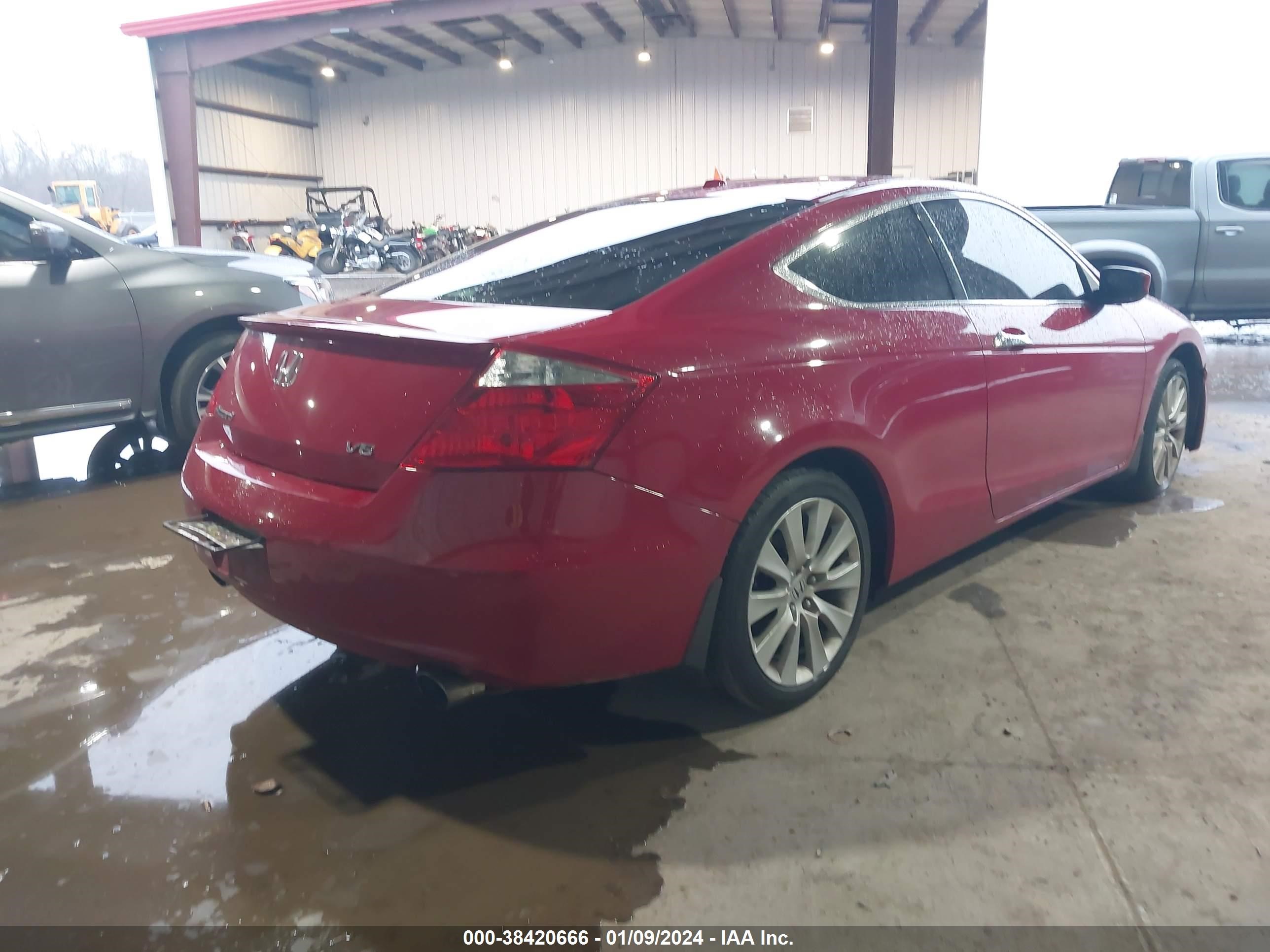 Photo 3 VIN: 1HGCS2B84AA003017 - HONDA ACCORD 