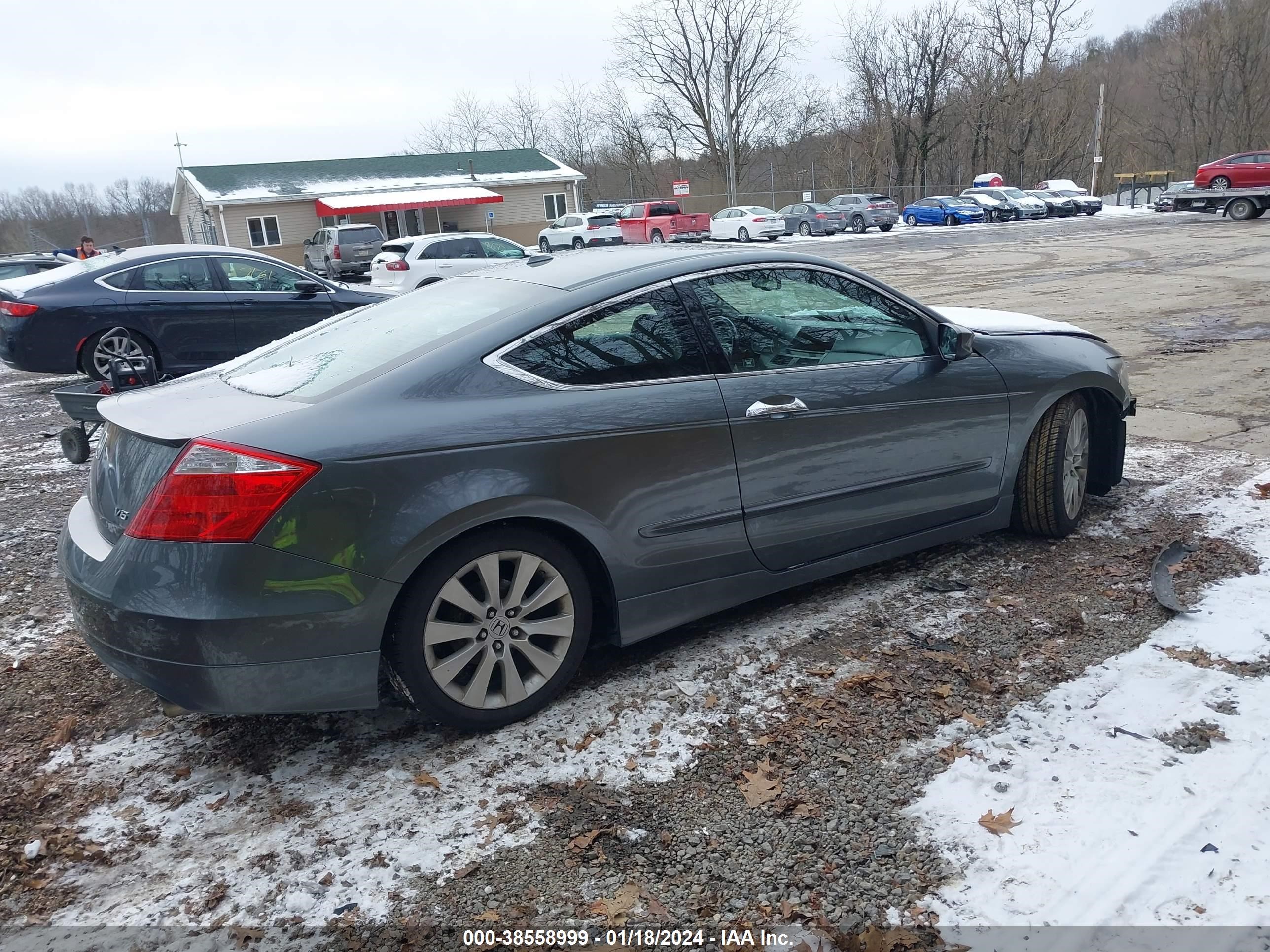 Photo 3 VIN: 1HGCS2B87AA002640 - HONDA ACCORD 