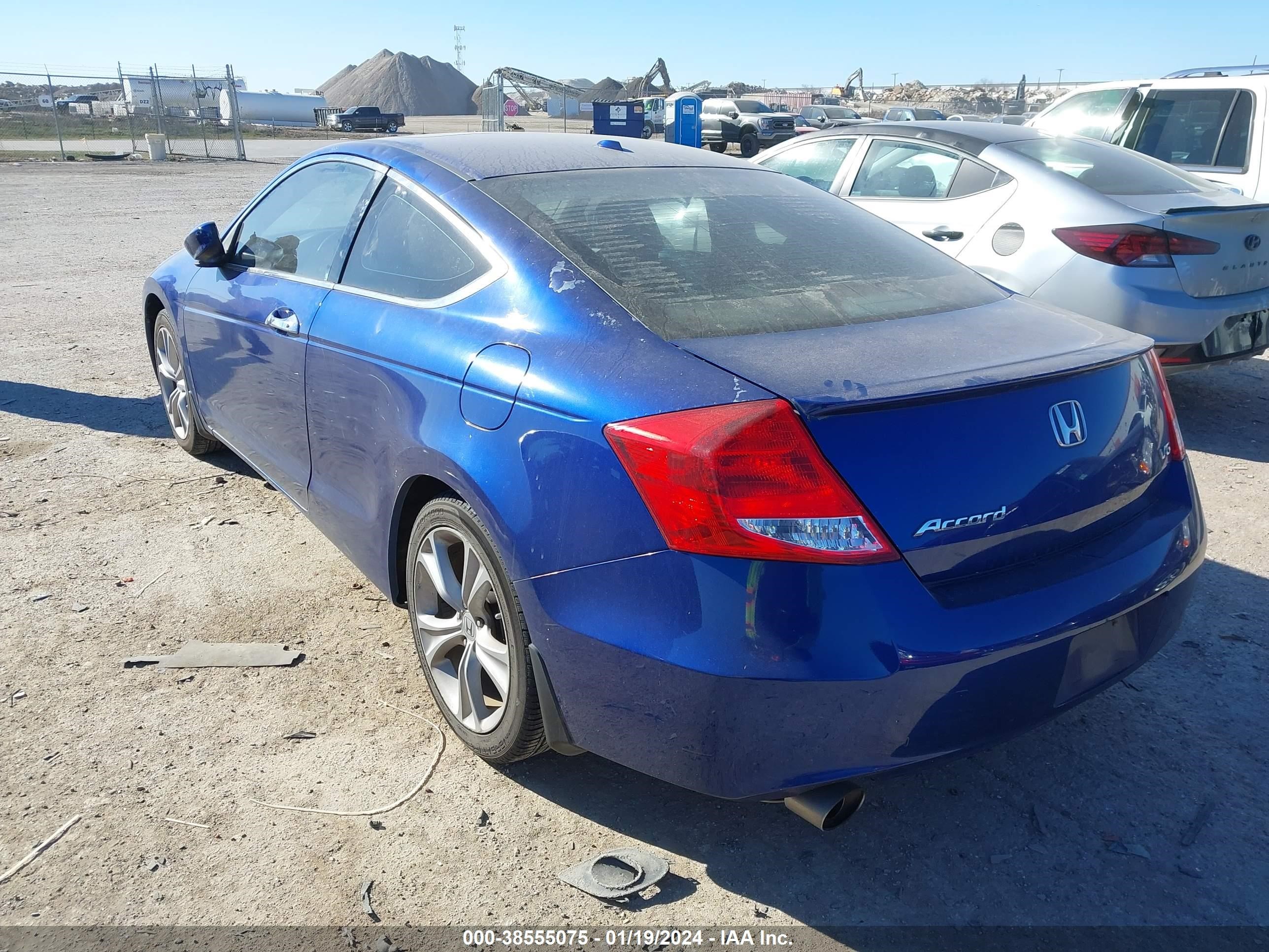 Photo 2 VIN: 1HGCS2B87BA000534 - HONDA ACCORD 