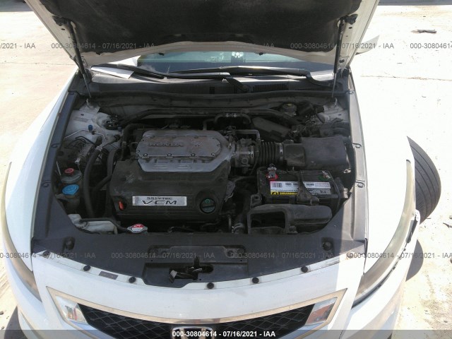 Photo 9 VIN: 1HGCS2B89AA006799 - HONDA ACCORD CPE 