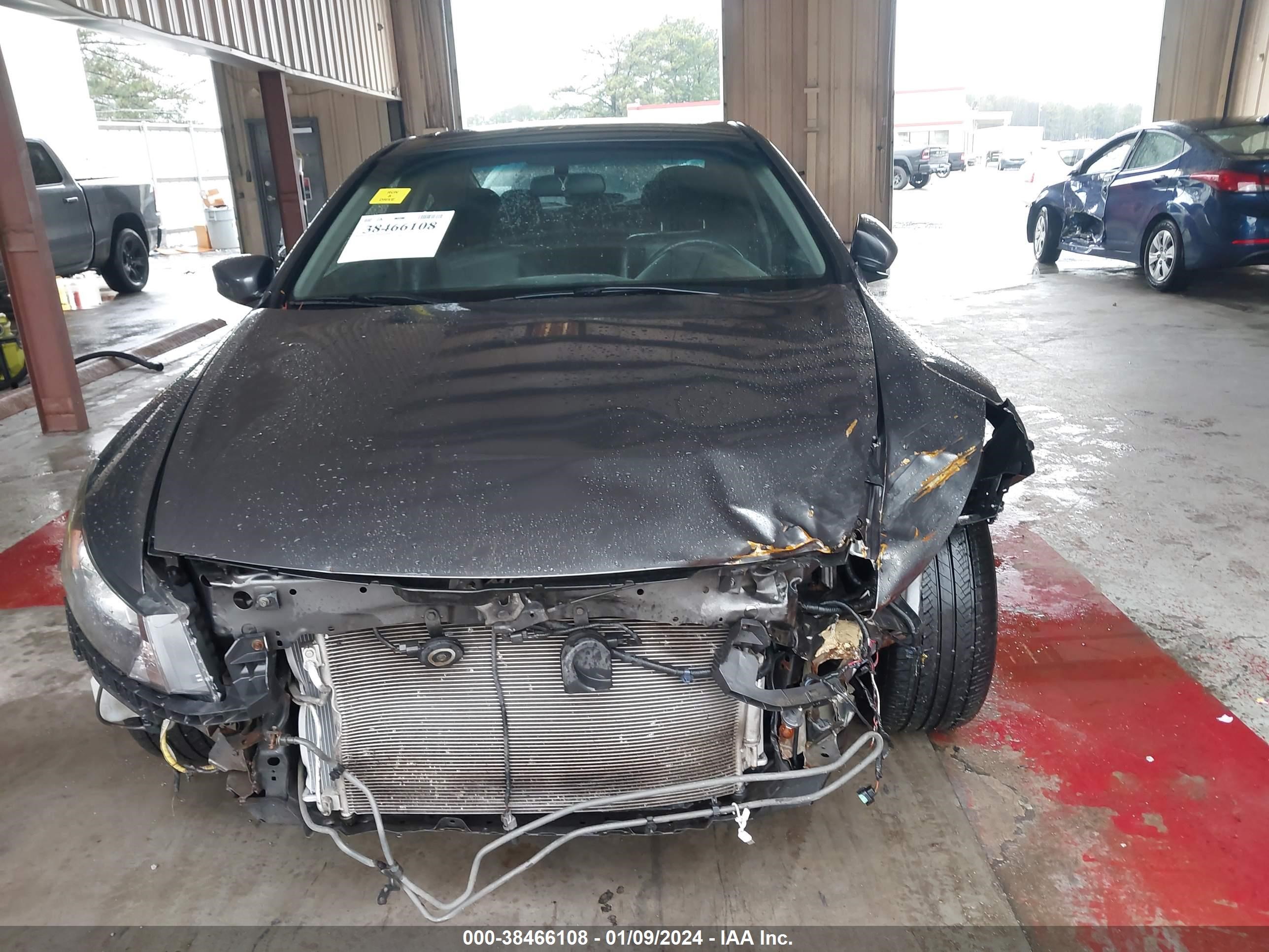 Photo 5 VIN: 1HGCS2B89CA004523 - HONDA ACCORD 