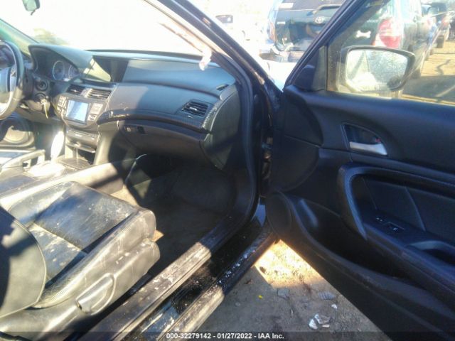 Photo 4 VIN: 1HGCS2B8XBA000558 - HONDA ACCORD CPE 