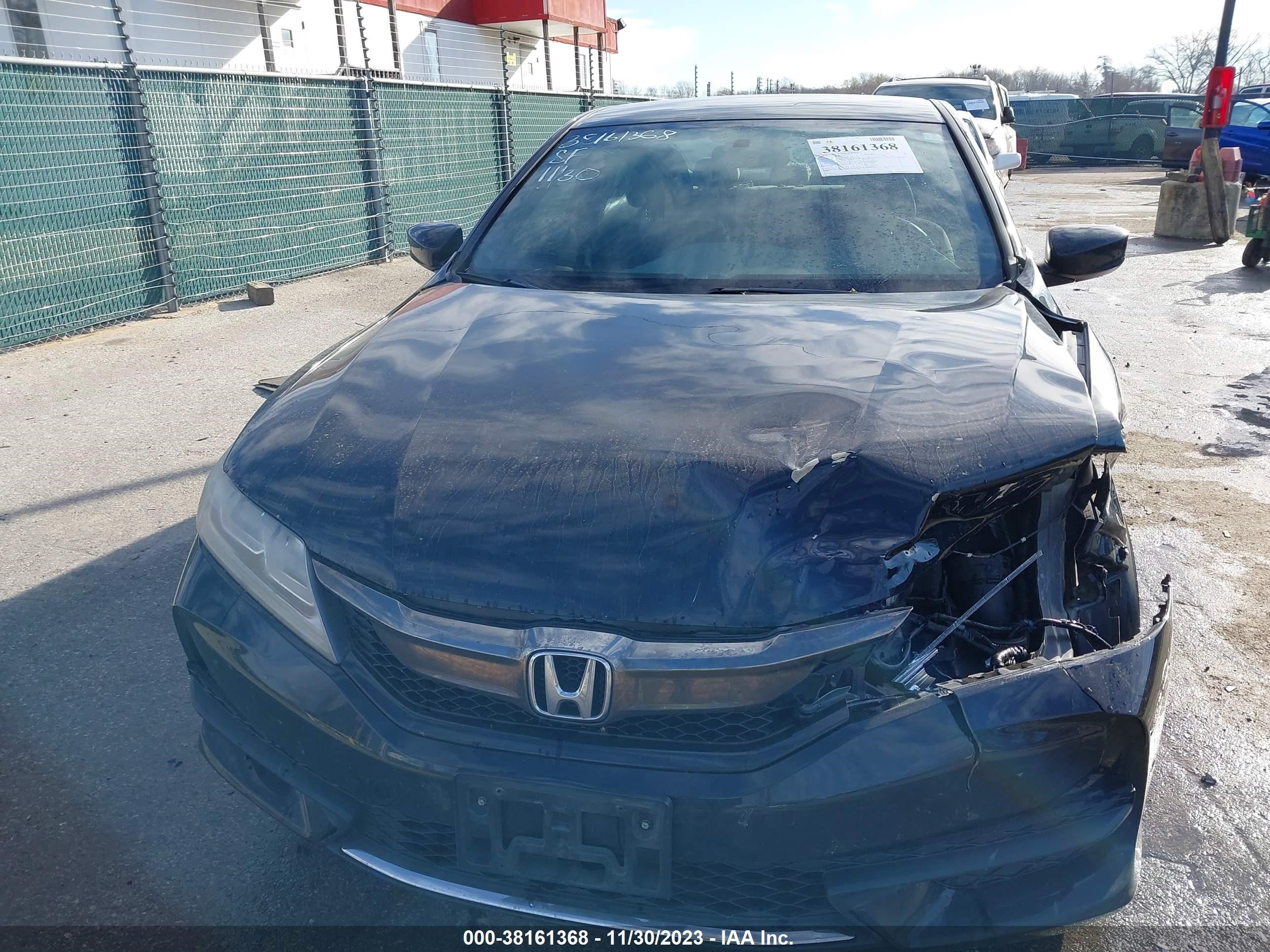 Photo 11 VIN: 1HGCT1B3XGA012048 - HONDA ACCORD 