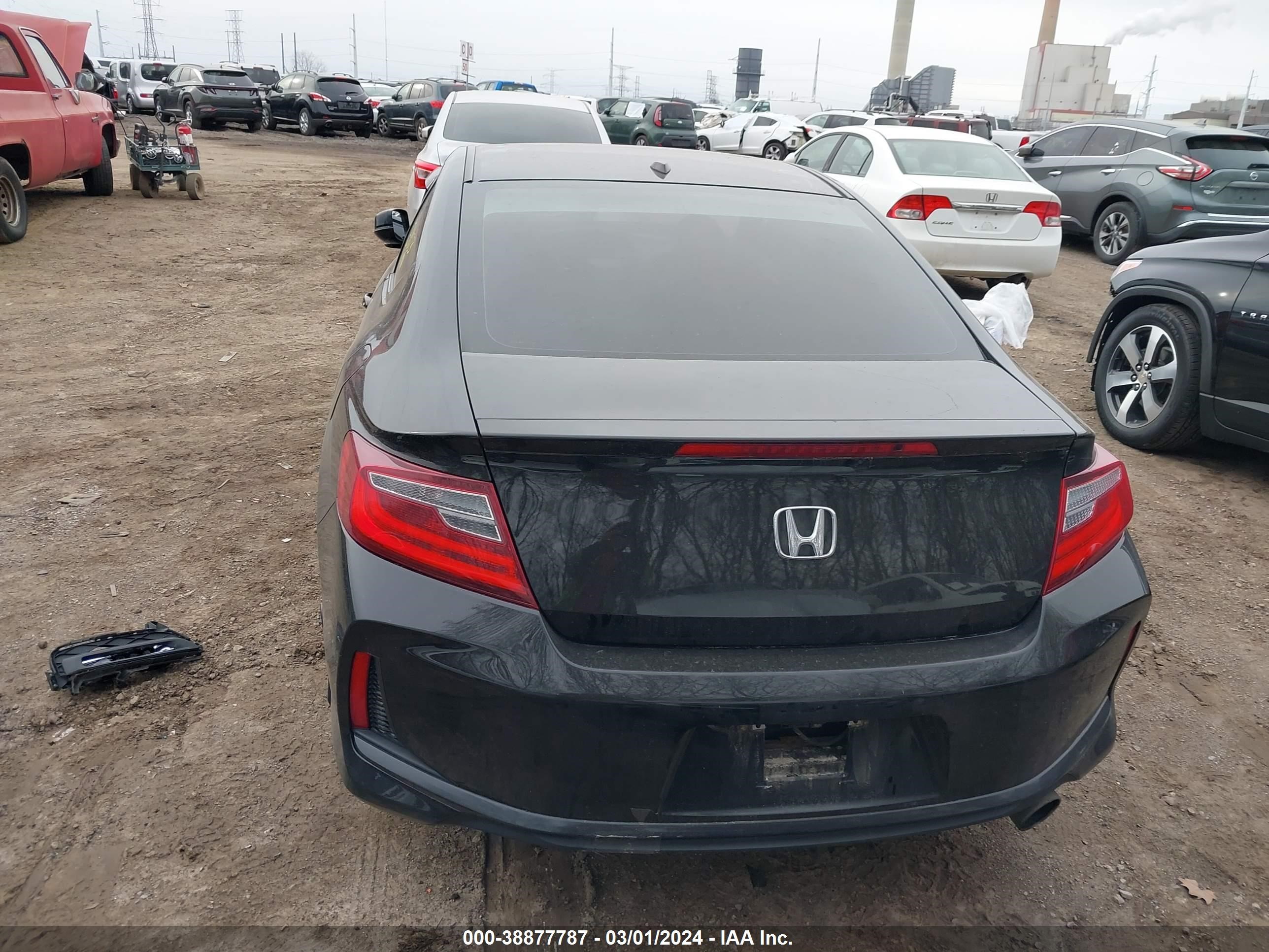 Photo 15 VIN: 1HGCT1B7XHA008750 - HONDA ACCORD 