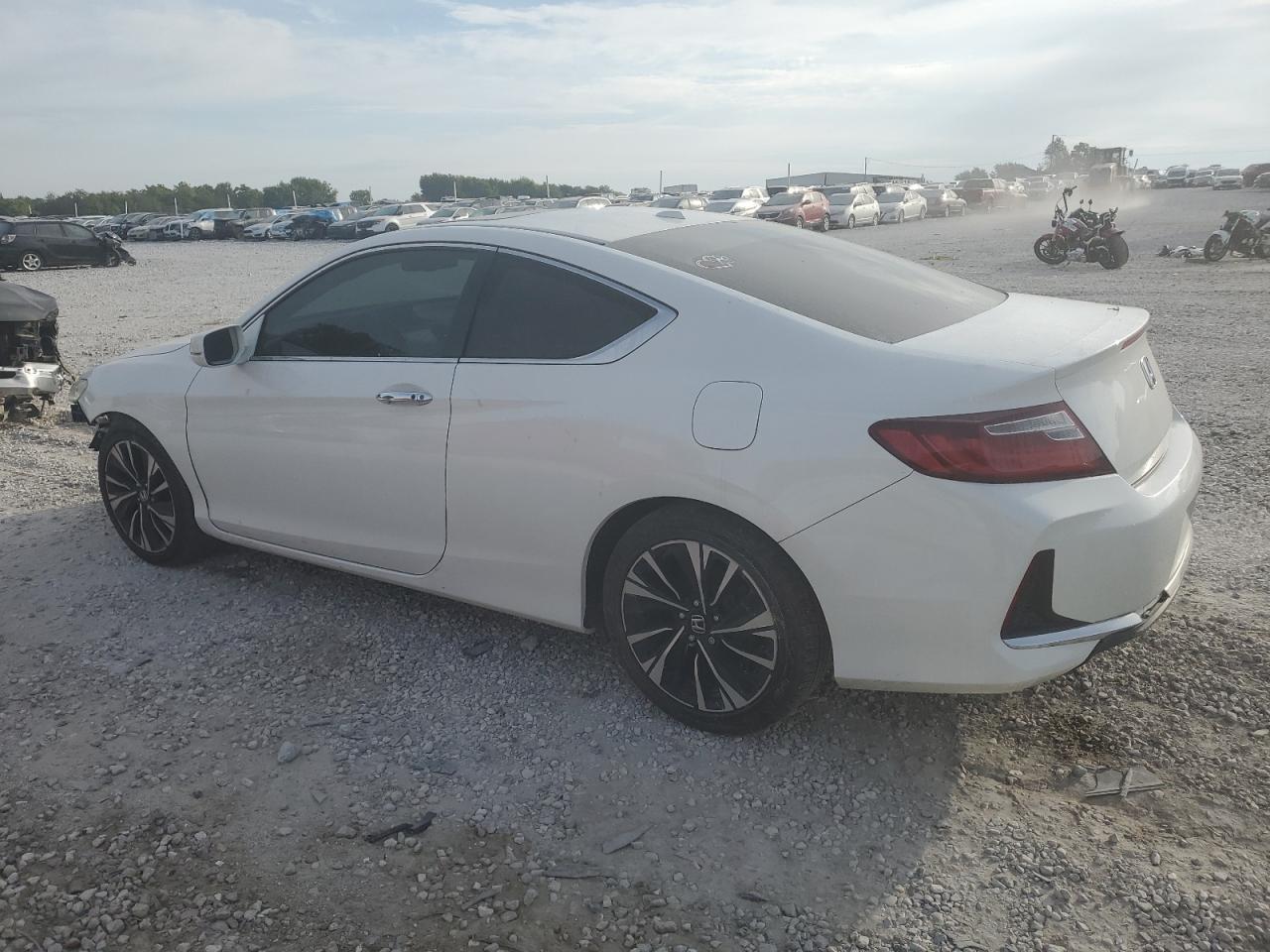 Photo 1 VIN: 1HGCT1B82HA003003 - HONDA ACCORD 