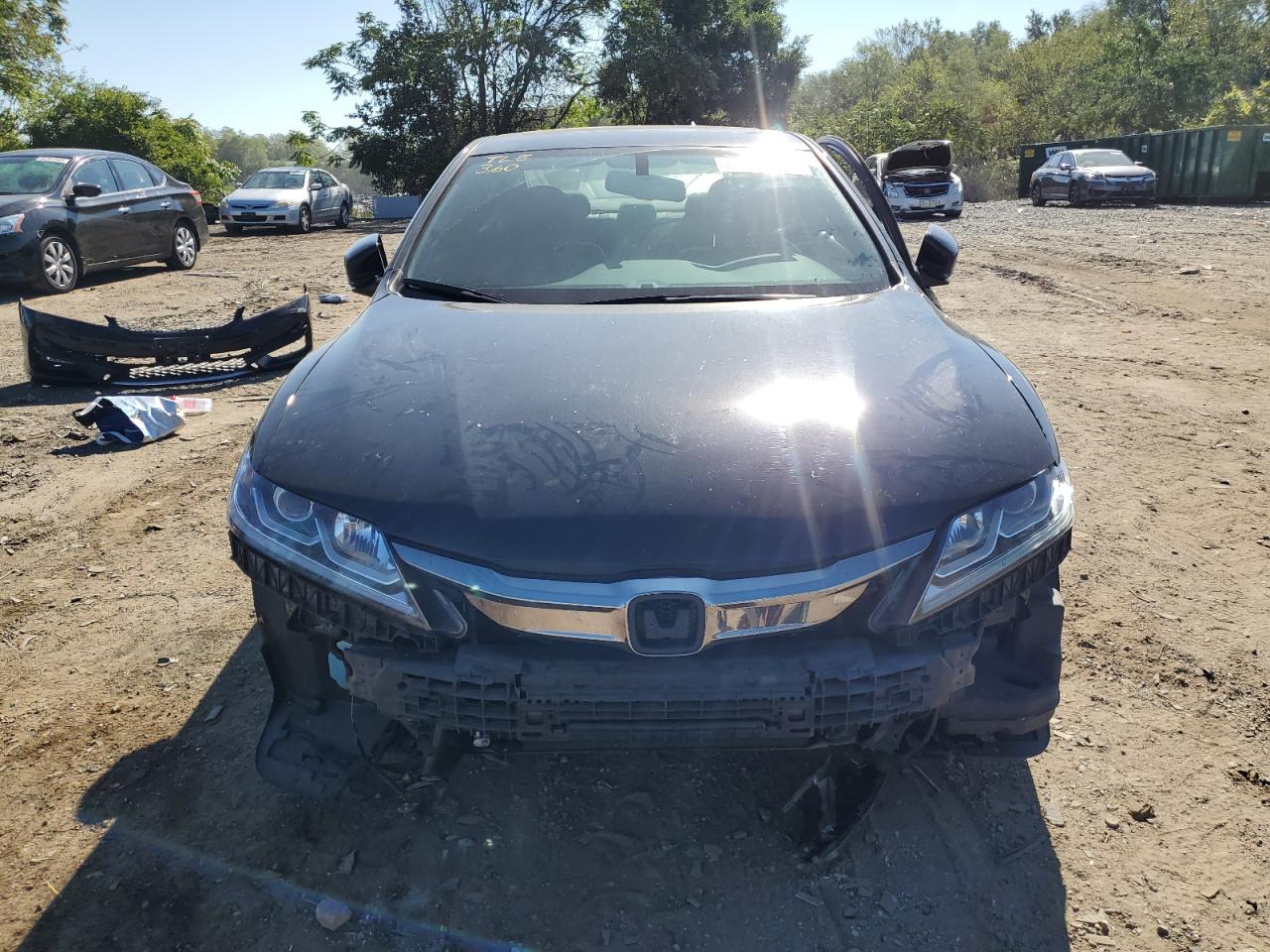 Photo 4 VIN: 1HGCT1B82HA010307 - HONDA ACCORD 