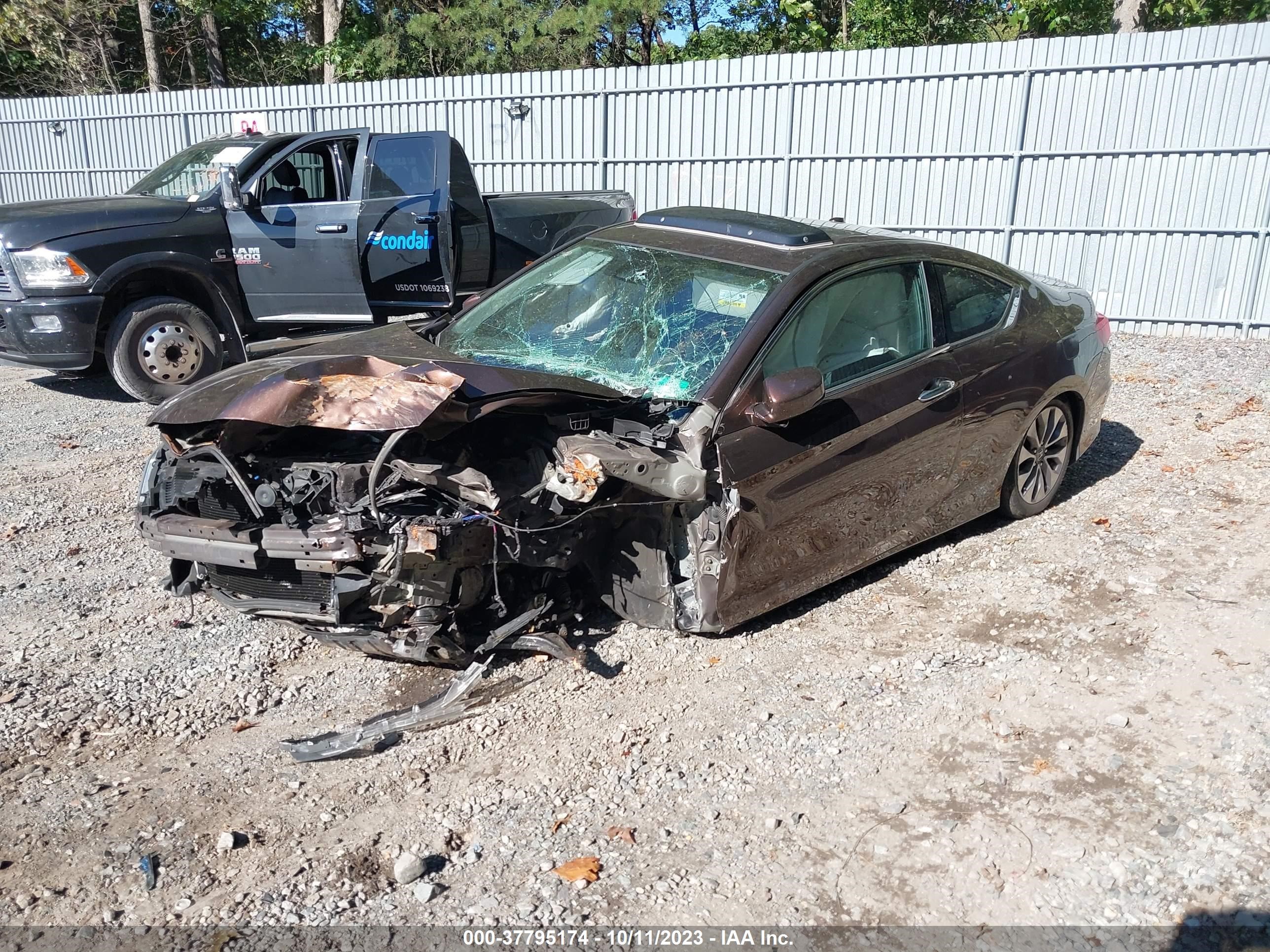 Photo 1 VIN: 1HGCT1B85EA000124 - HONDA ACCORD 