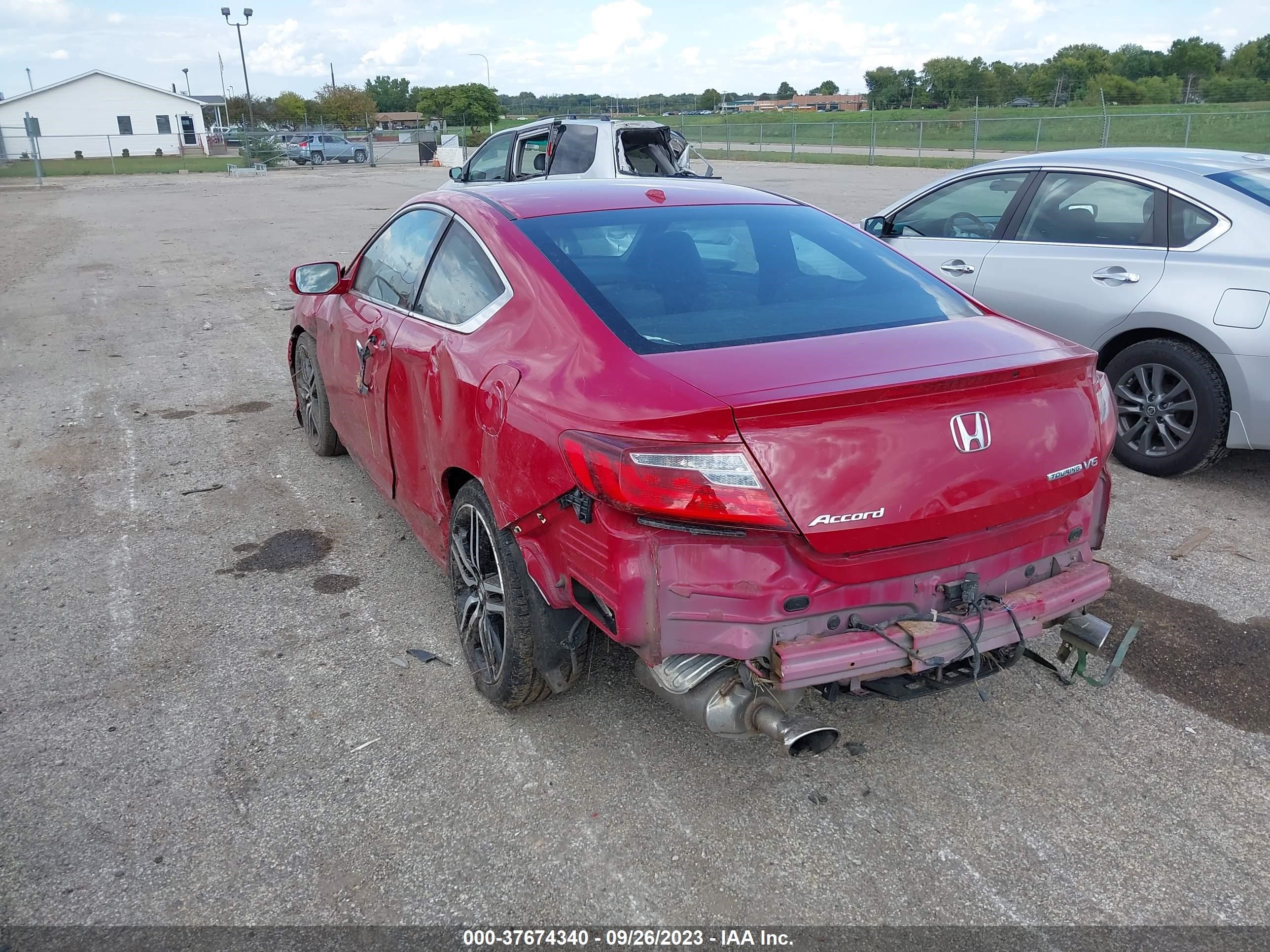 Photo 2 VIN: 1HGCT2B07GA004954 - HONDA ACCORD 