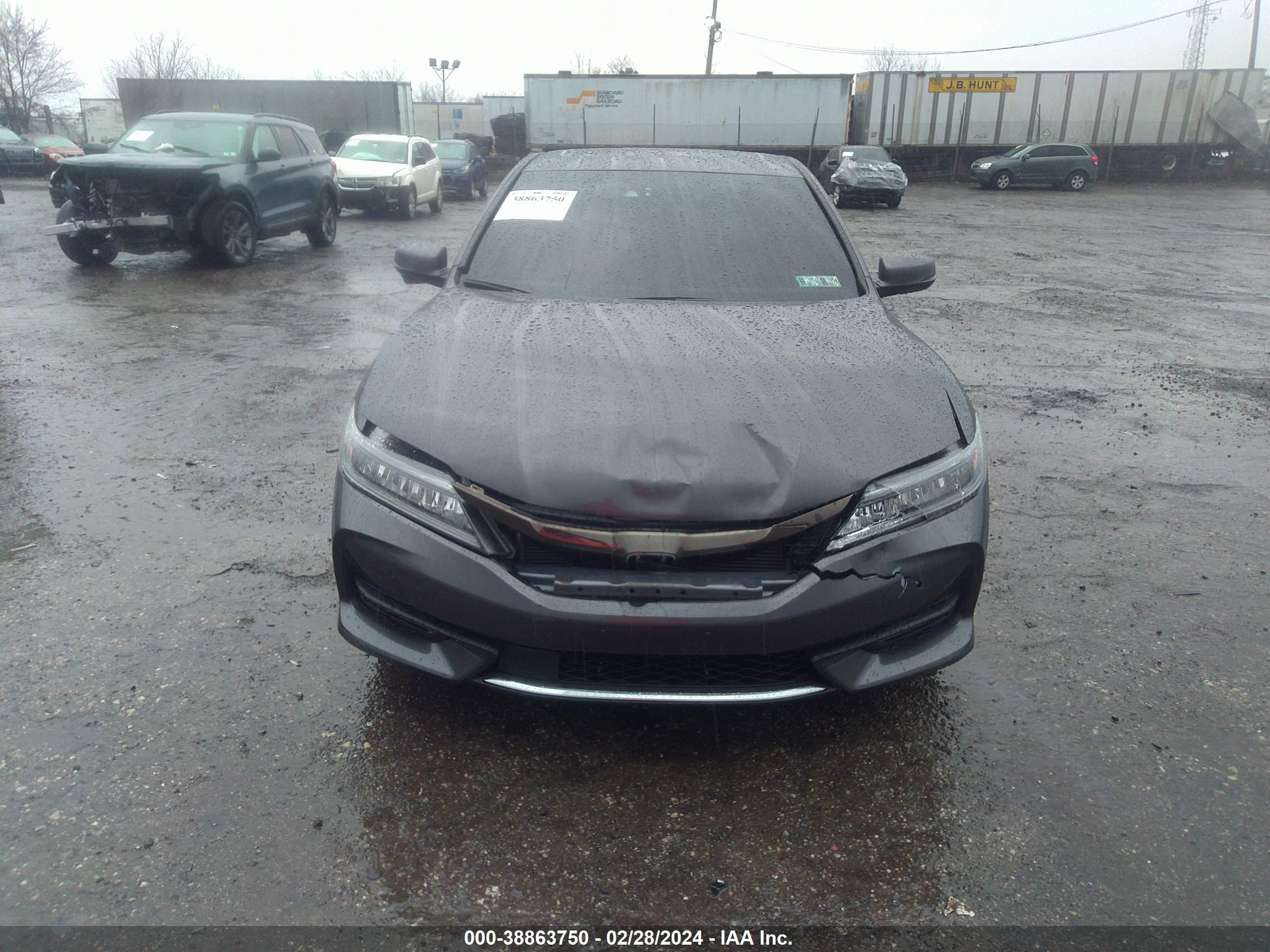 Photo 11 VIN: 1HGCT2B0XGA007945 - HONDA ACCORD 