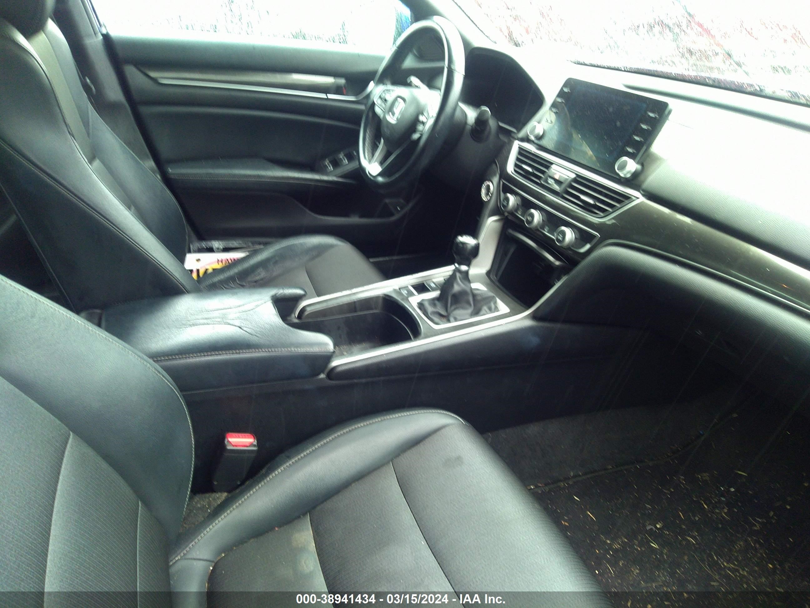 Photo 4 VIN: 1HGCV1E32JA080065 - HONDA ACCORD 