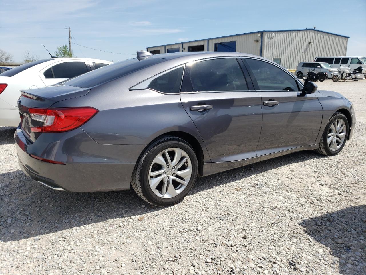 Photo 2 VIN: 1HGCV1F10JA034411 - HONDA ACCORD 