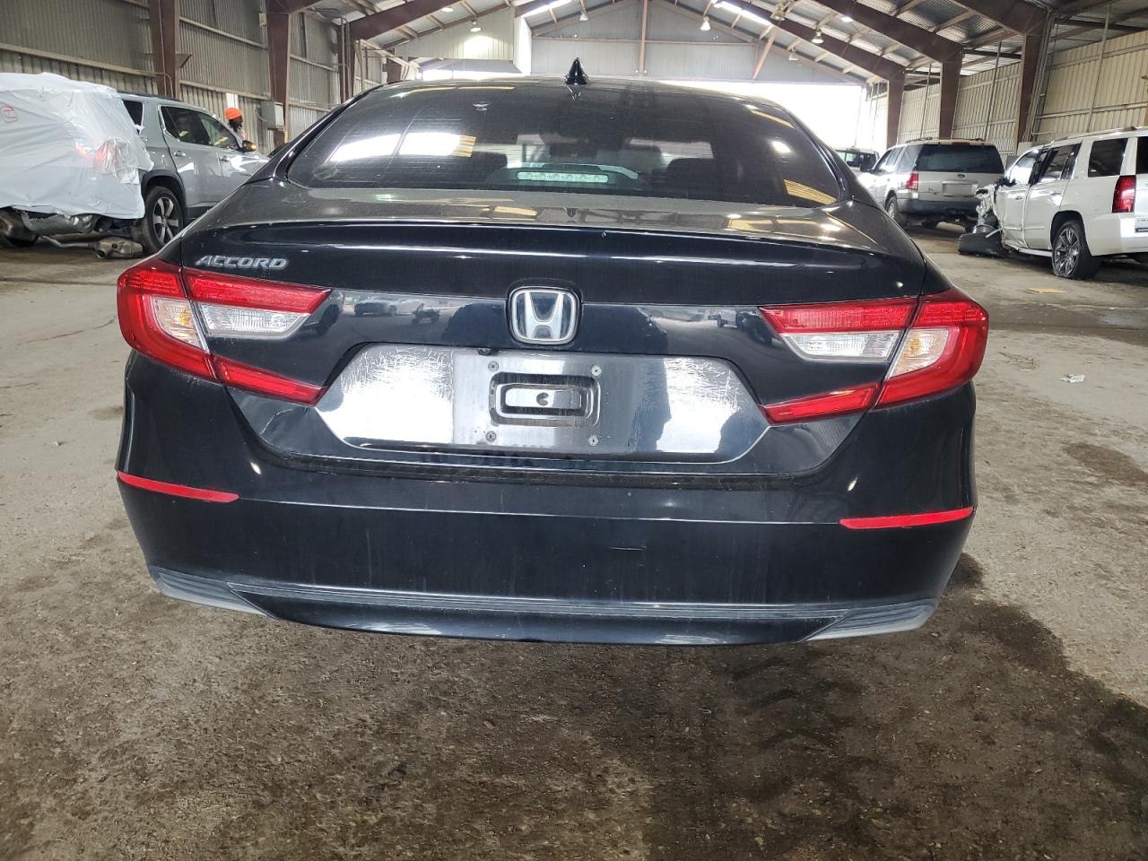 Photo 5 VIN: 1HGCV1F10JA188875 - HONDA ACCORD 