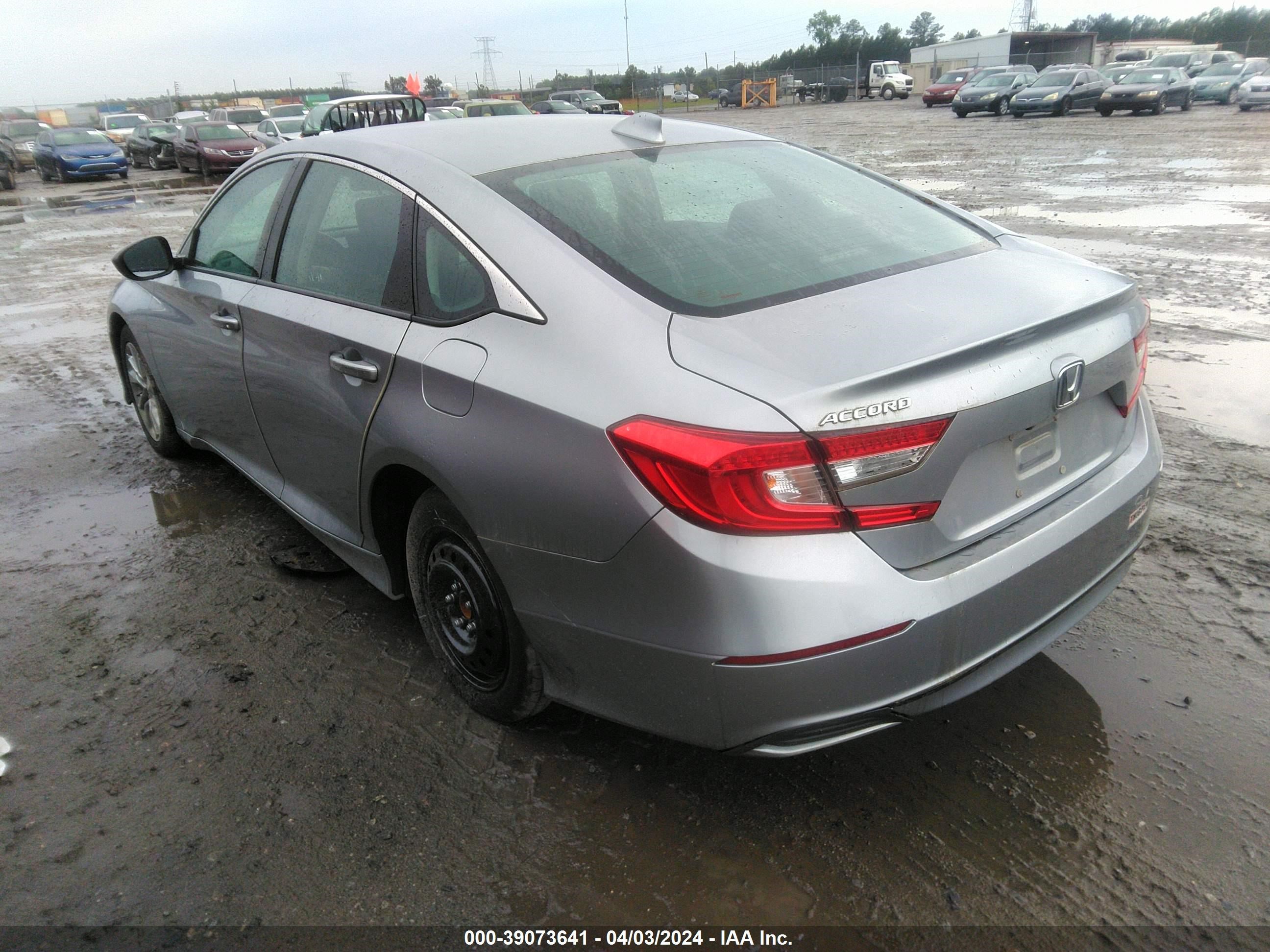 Photo 2 VIN: 1HGCV1F10JA206422 - HONDA ACCORD 