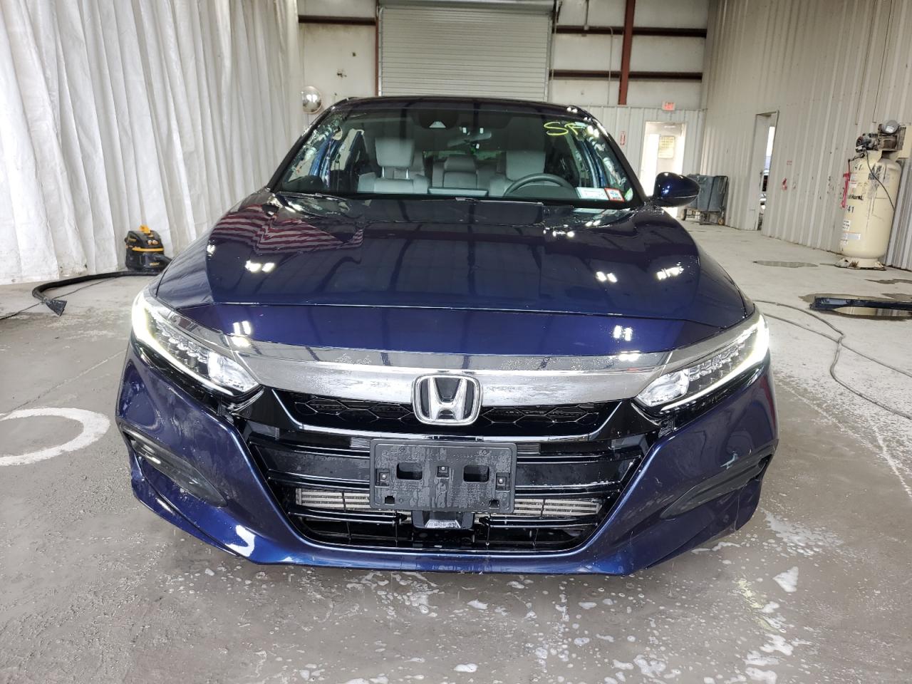 Photo 4 VIN: 1HGCV1F10JA233684 - HONDA ACCORD 