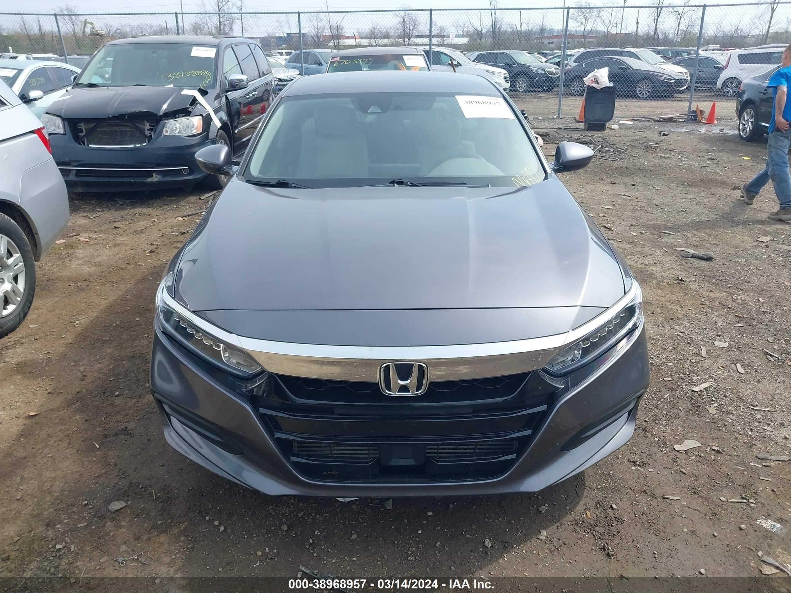 Photo 10 VIN: 1HGCV1F10JA264062 - HONDA ACCORD 