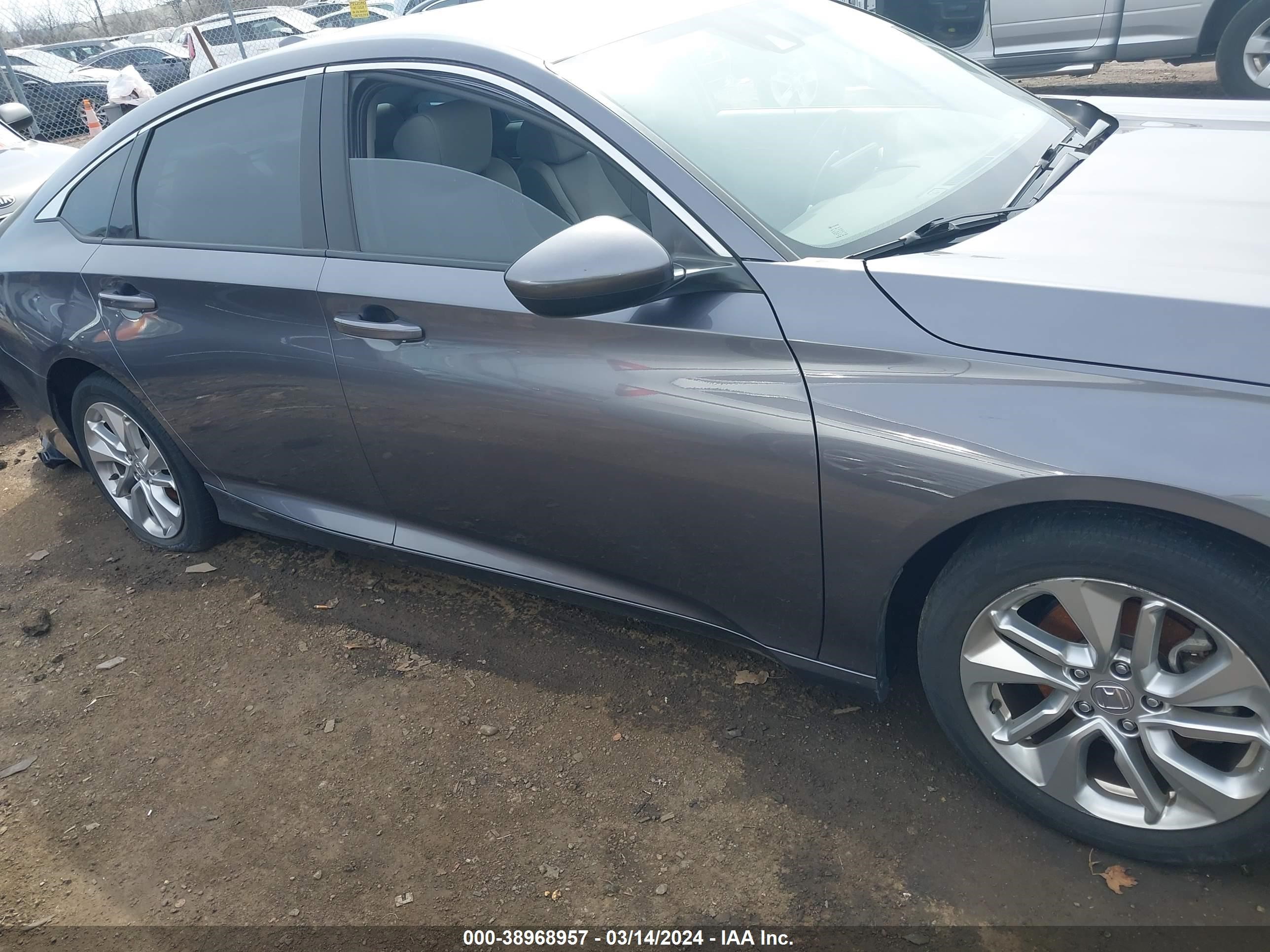 Photo 11 VIN: 1HGCV1F10JA264062 - HONDA ACCORD 