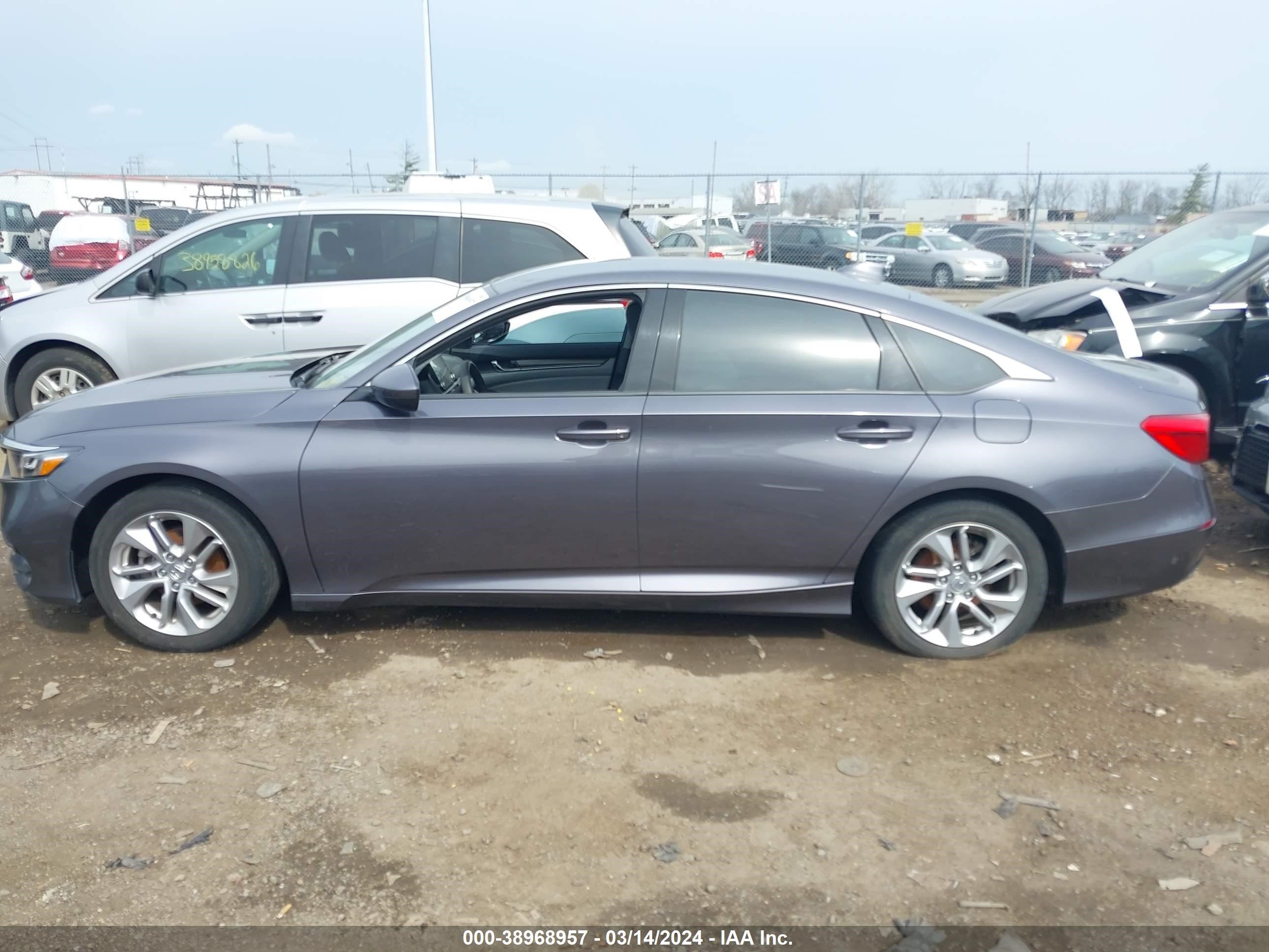 Photo 12 VIN: 1HGCV1F10JA264062 - HONDA ACCORD 