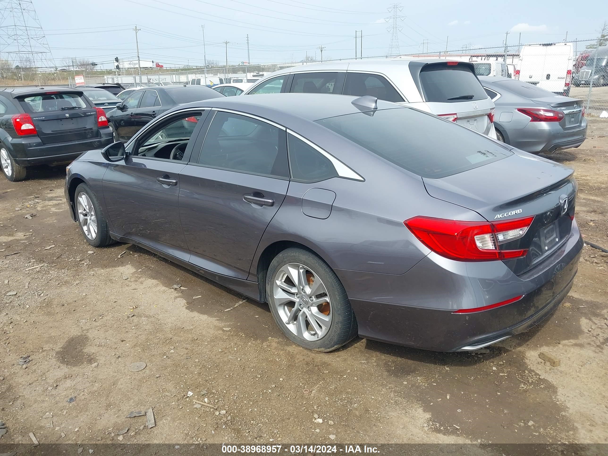 Photo 2 VIN: 1HGCV1F10JA264062 - HONDA ACCORD 