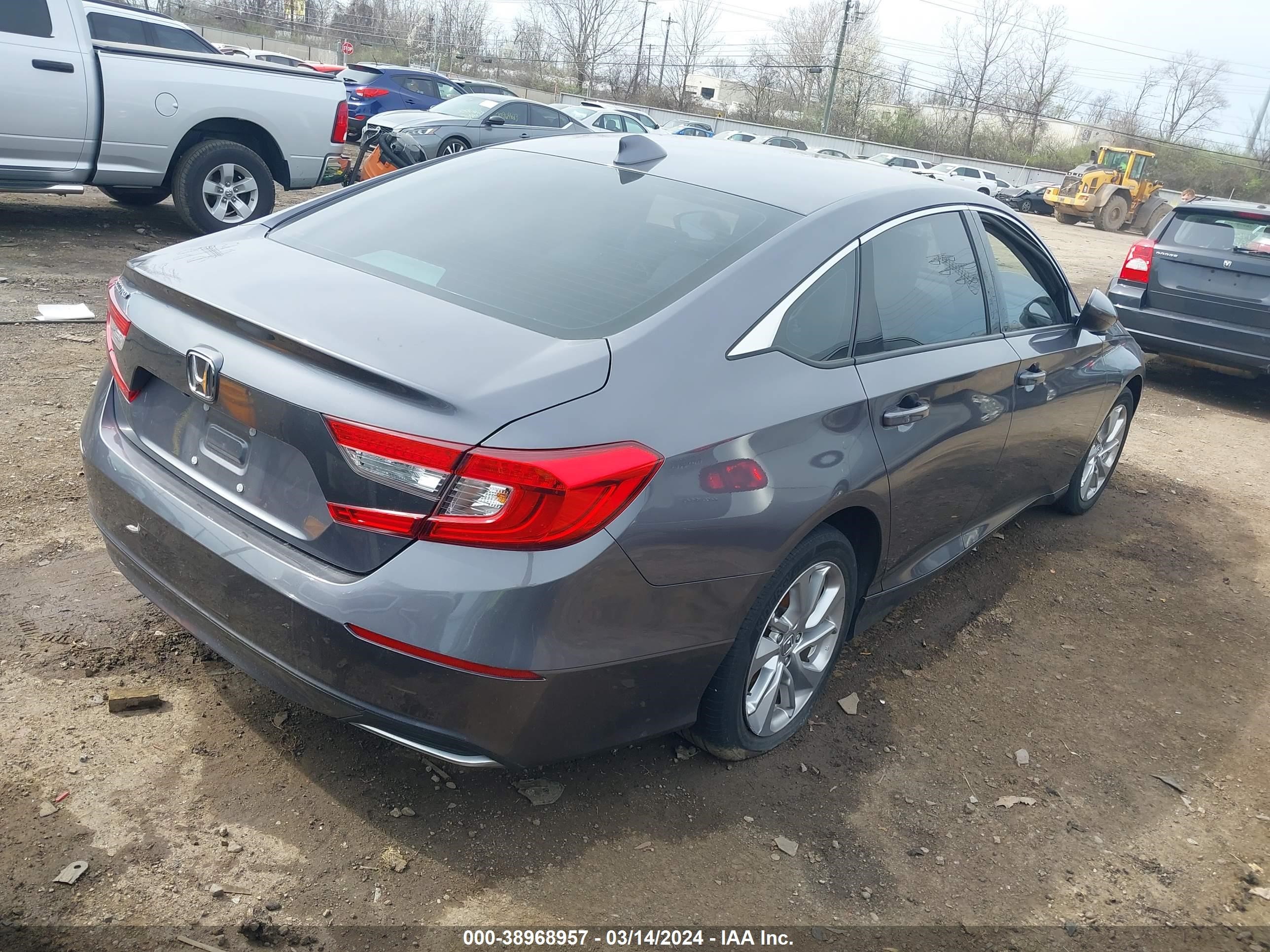 Photo 3 VIN: 1HGCV1F10JA264062 - HONDA ACCORD 