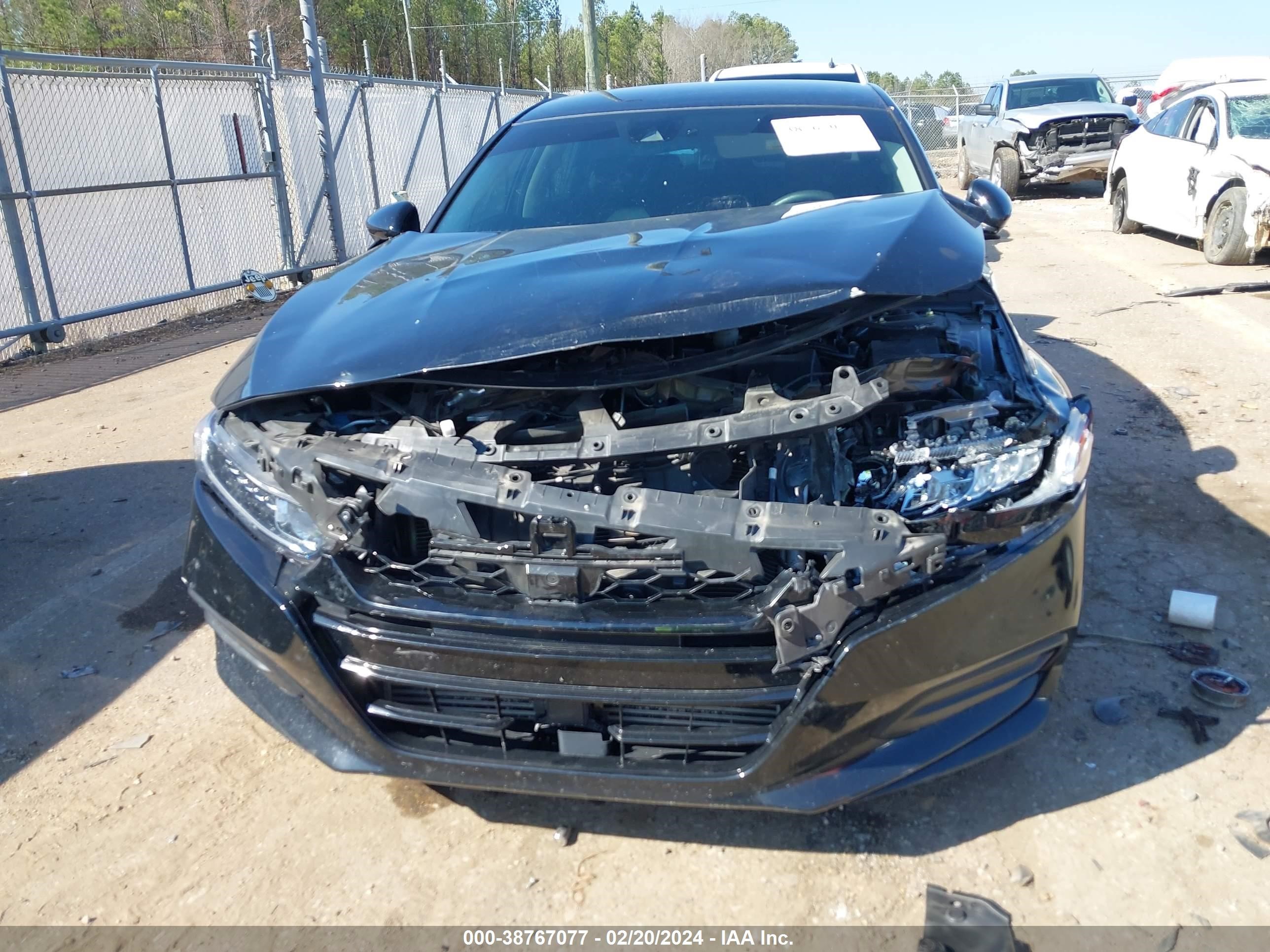 Photo 5 VIN: 1HGCV1F10KA033499 - HONDA ACCORD 