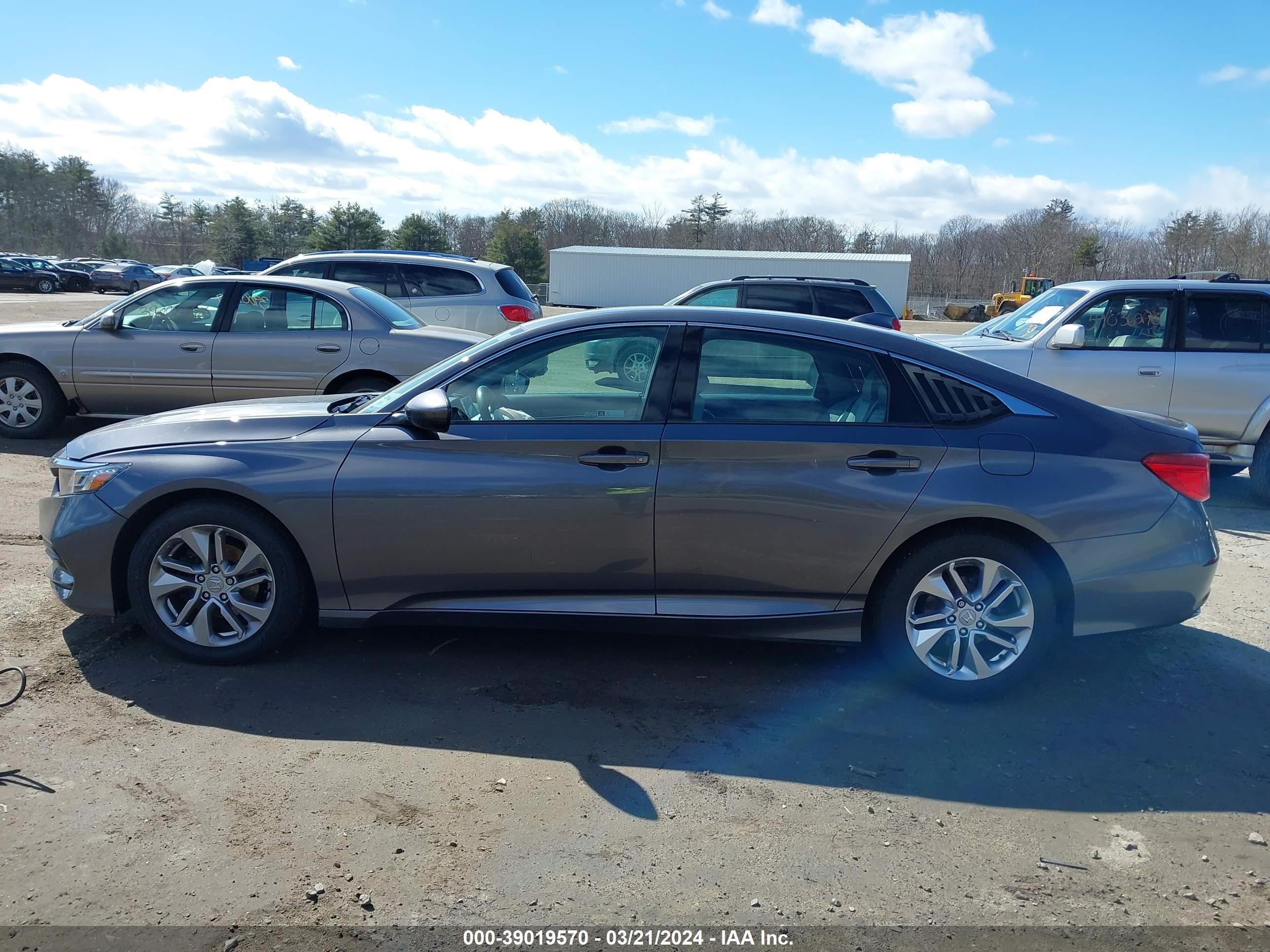 Photo 14 VIN: 1HGCV1F10KA047905 - HONDA ACCORD 