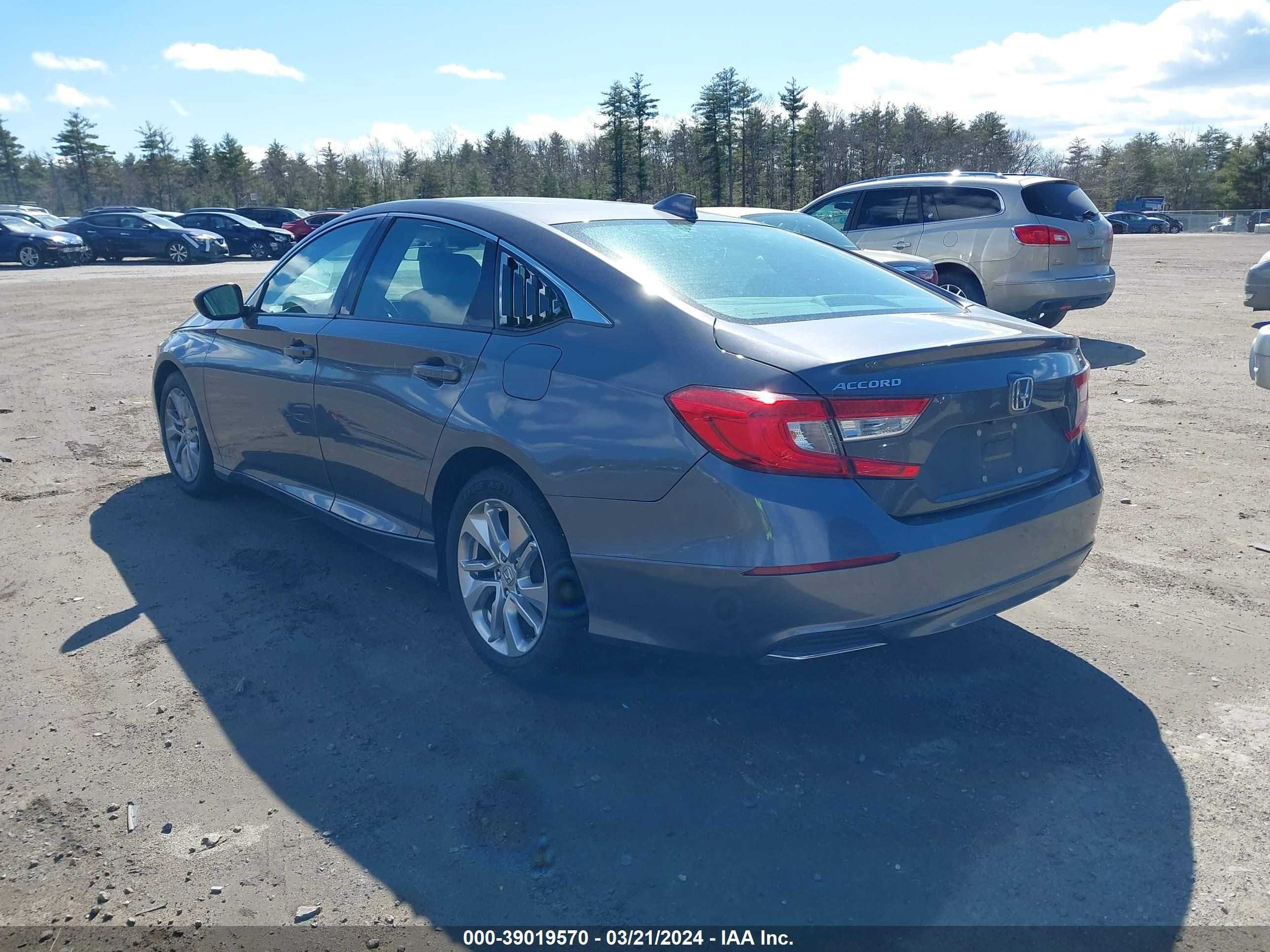 Photo 2 VIN: 1HGCV1F10KA047905 - HONDA ACCORD 