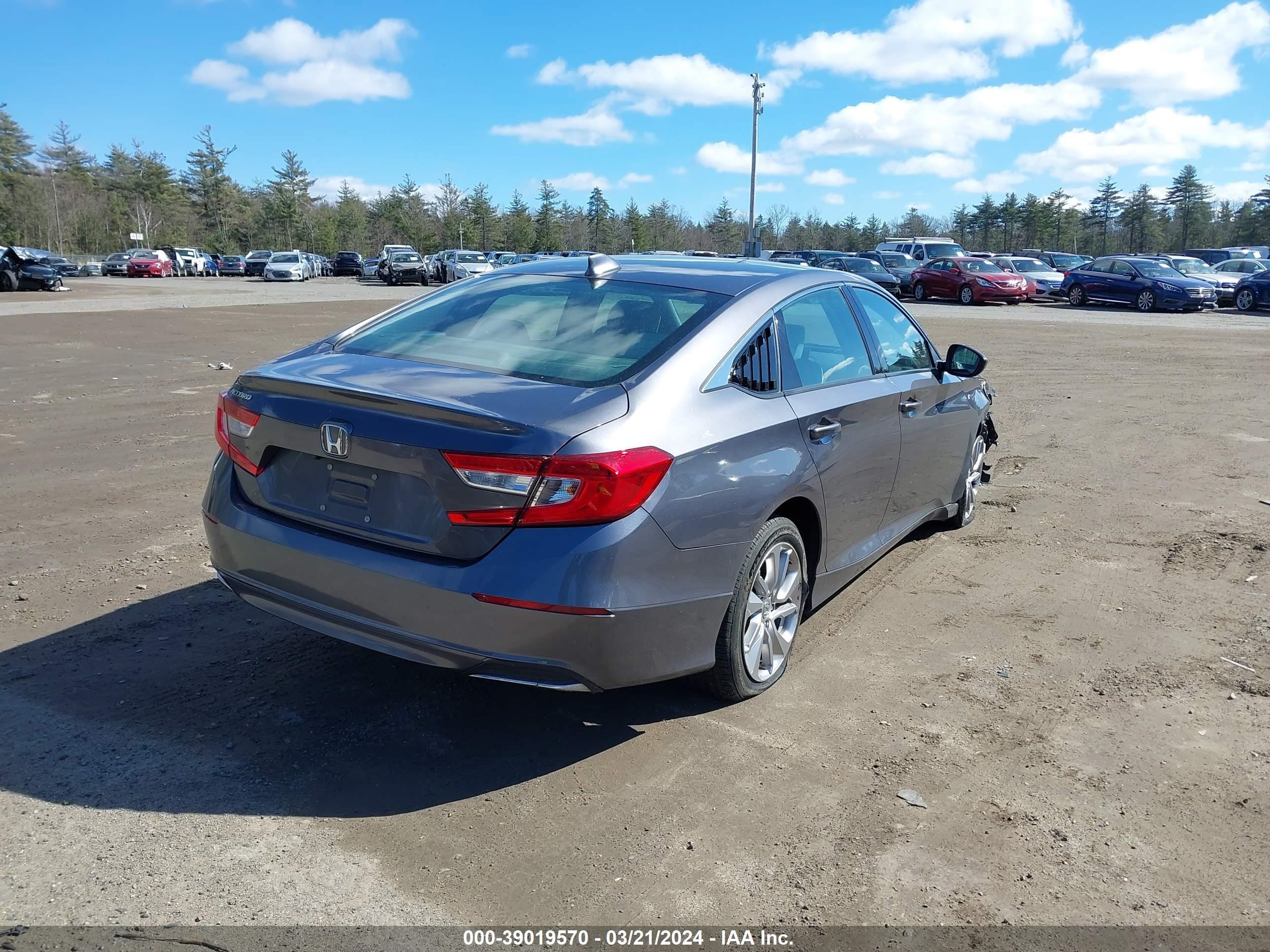 Photo 3 VIN: 1HGCV1F10KA047905 - HONDA ACCORD 